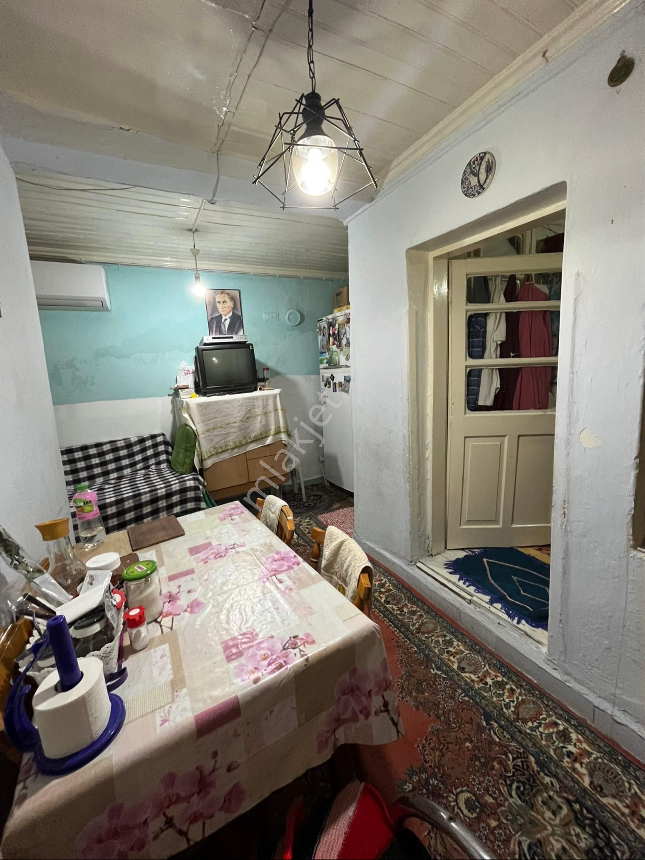 İzmir Konak İkiçeşmelik Cadde Üzerinde İki Katlı Satılık Ev - Görsel 15