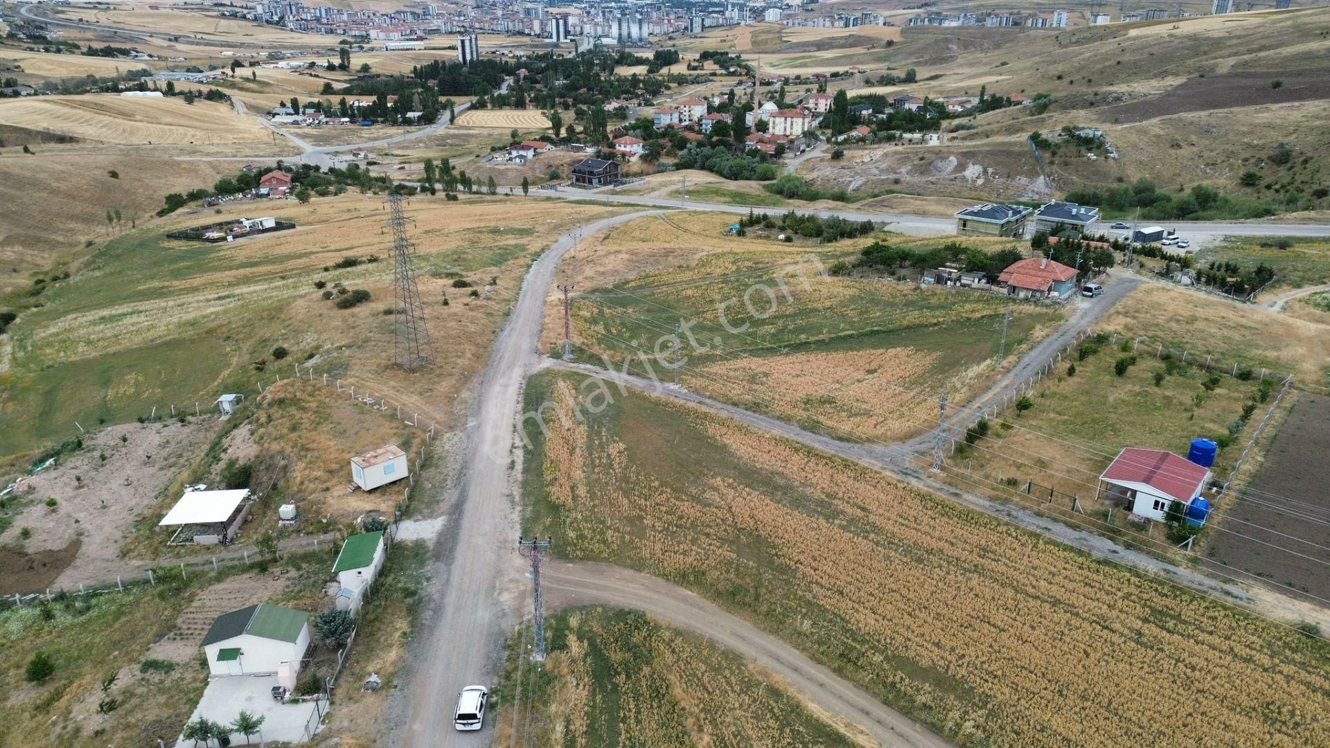 İmaremlak2'den 2 Tarafı Yola Cephe 900m2 Köşe Villa Parseli