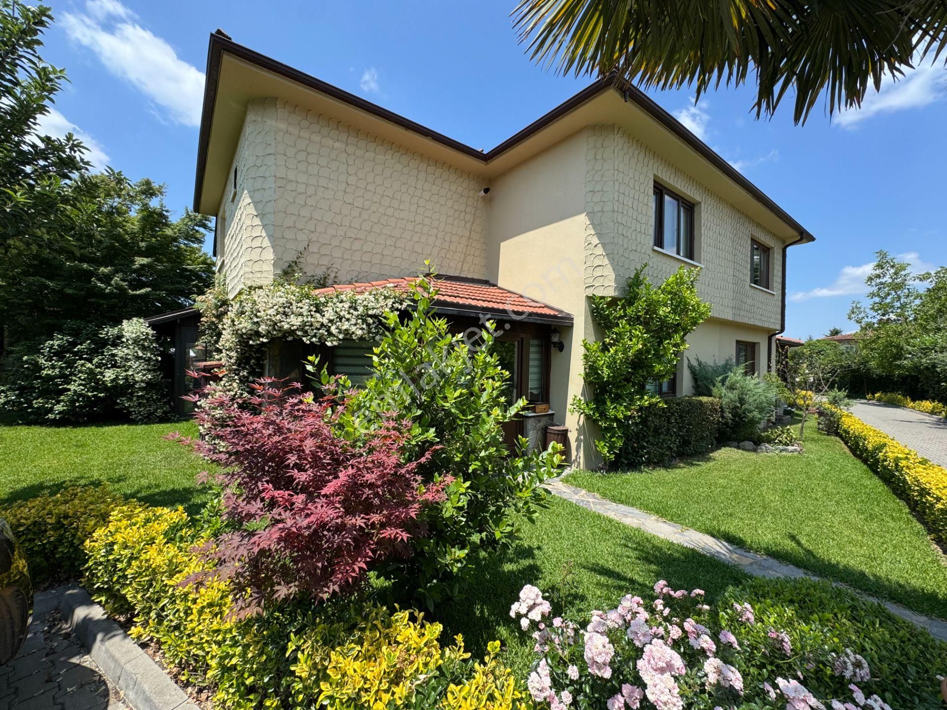 Kırkpınar’da Site İçinde Eşyalı Ve Mobilyalı Yıllık Kiralık Villa