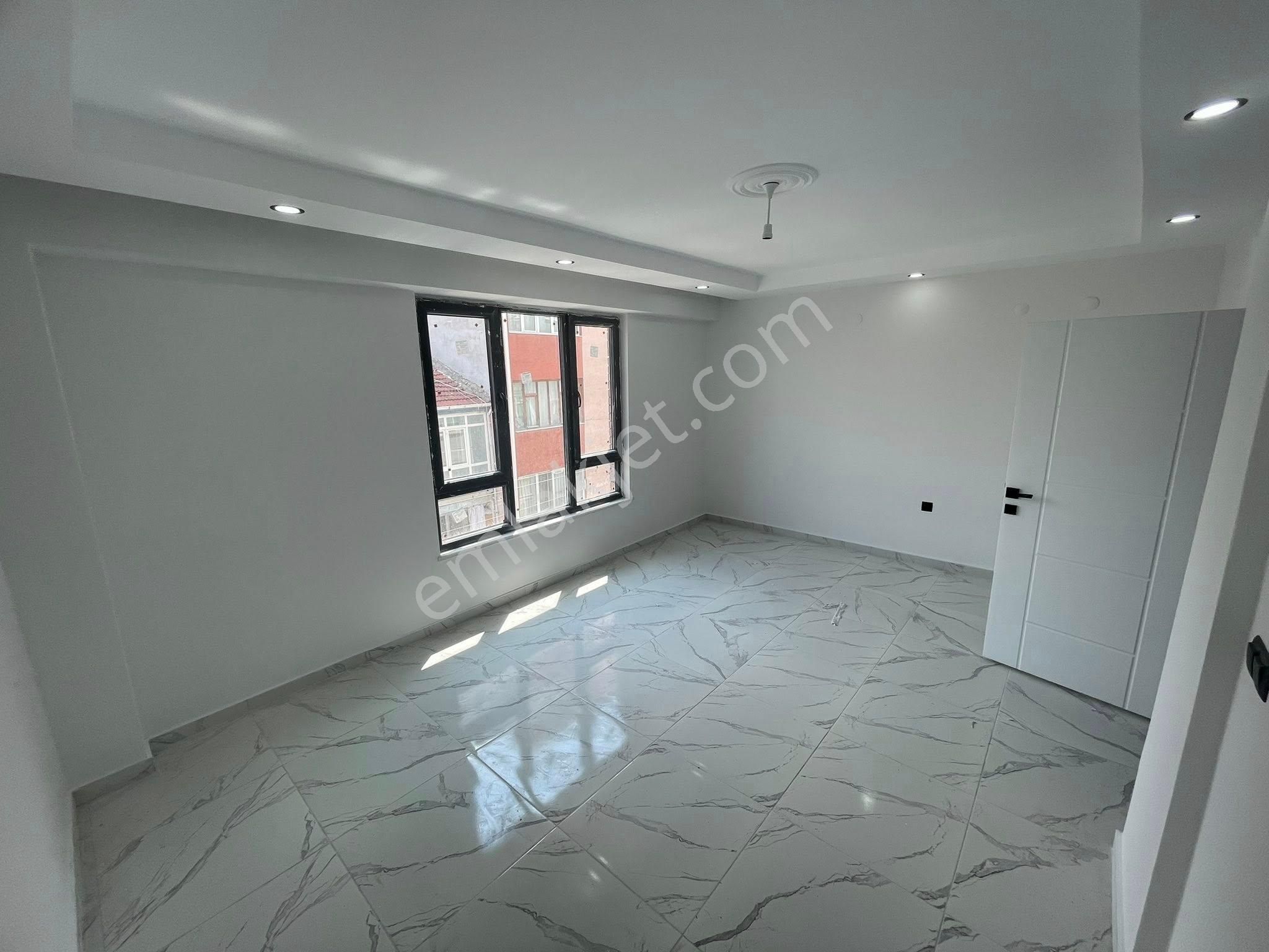 Kırmızıtoprak Mahallesinde Satılık 2+1 Daire