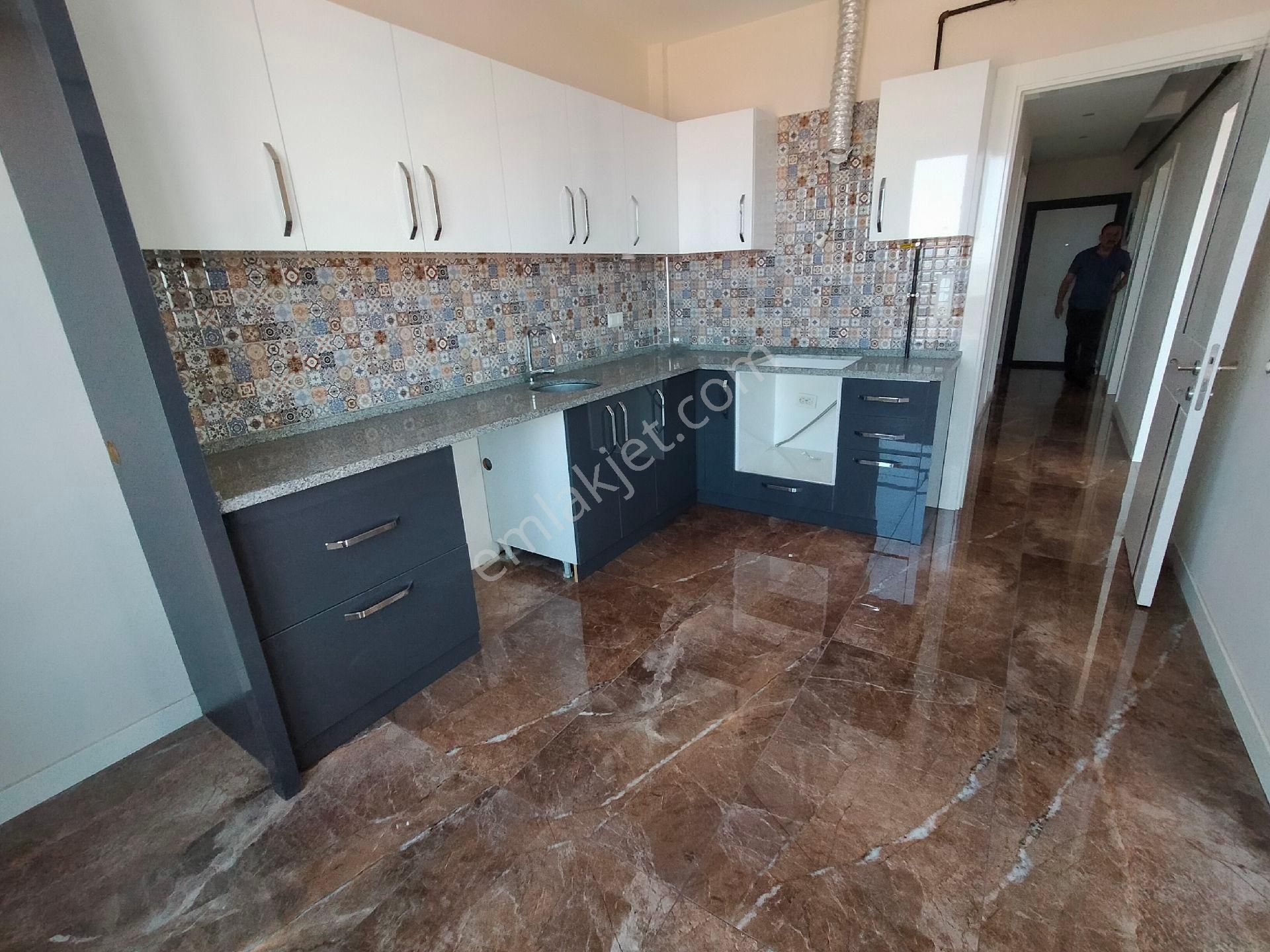 Zeytinköyde Adli Tıp Kurumuna Yakın 110m2 2+1 Kiralık Daire