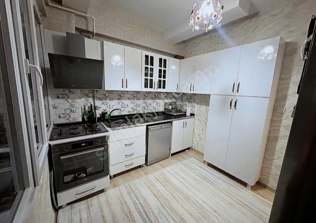 Bağcılar Ahmet Kaya Cadesinde Satılık Site İçinde Satılık 3+1 Daire