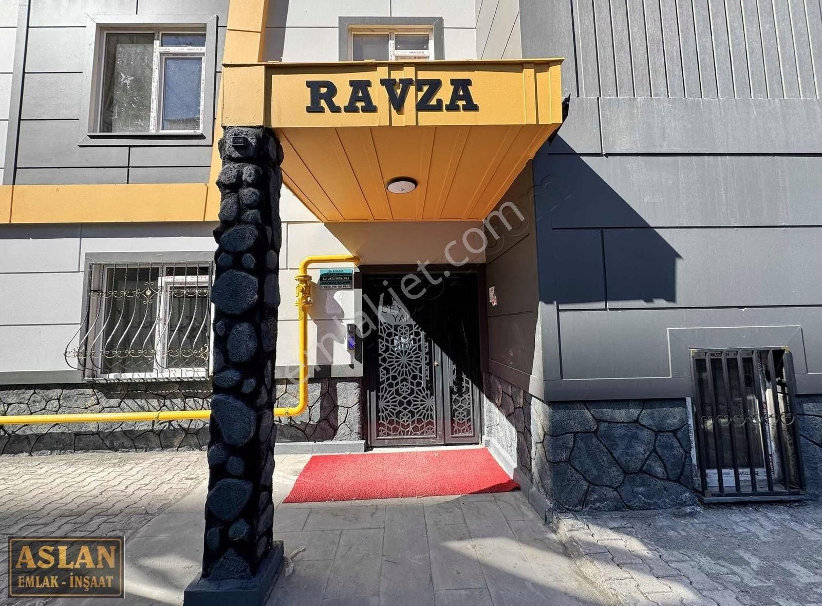 Salih Aslandan Doğukent Yaşam Park Yanı Acilll Giriş Kat 1+1