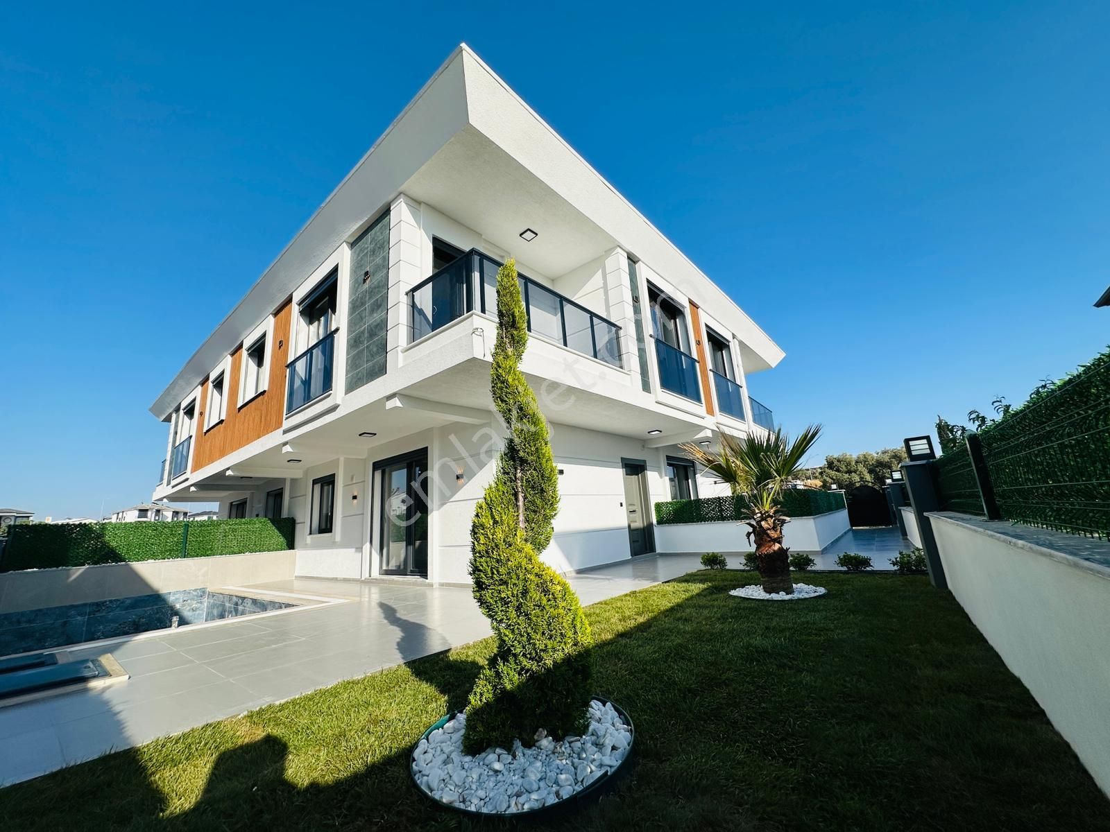 Didimde Havuzlu Ve Otoparklı 3+1 Açık Mutfaklı Bahçeleri Kendisine Ait Villamız Satılıktır - Görsel 2