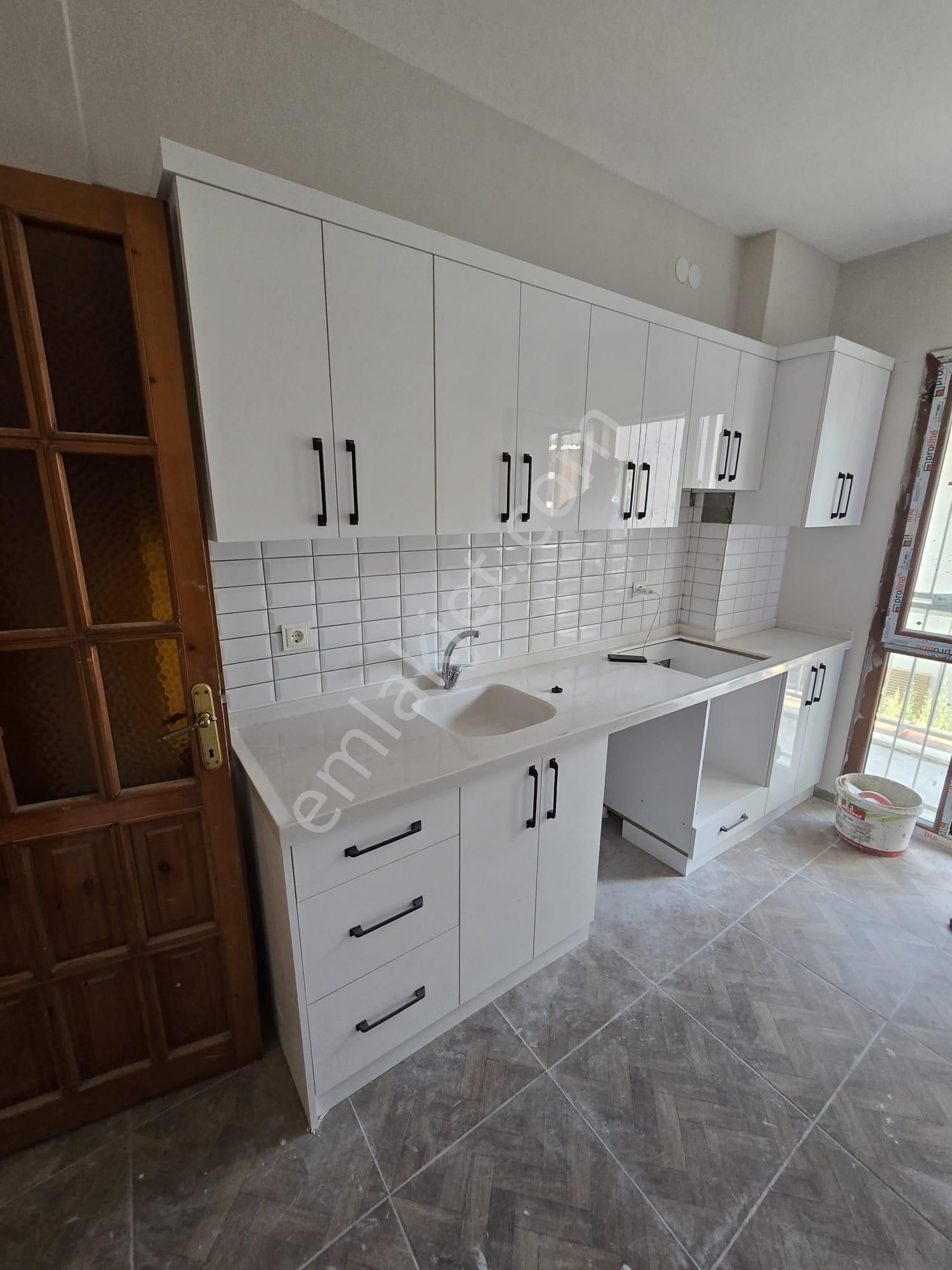Kuşadası Kadınlardenizi Salıpazarı Masrafsız Satılık 3+1 Daire