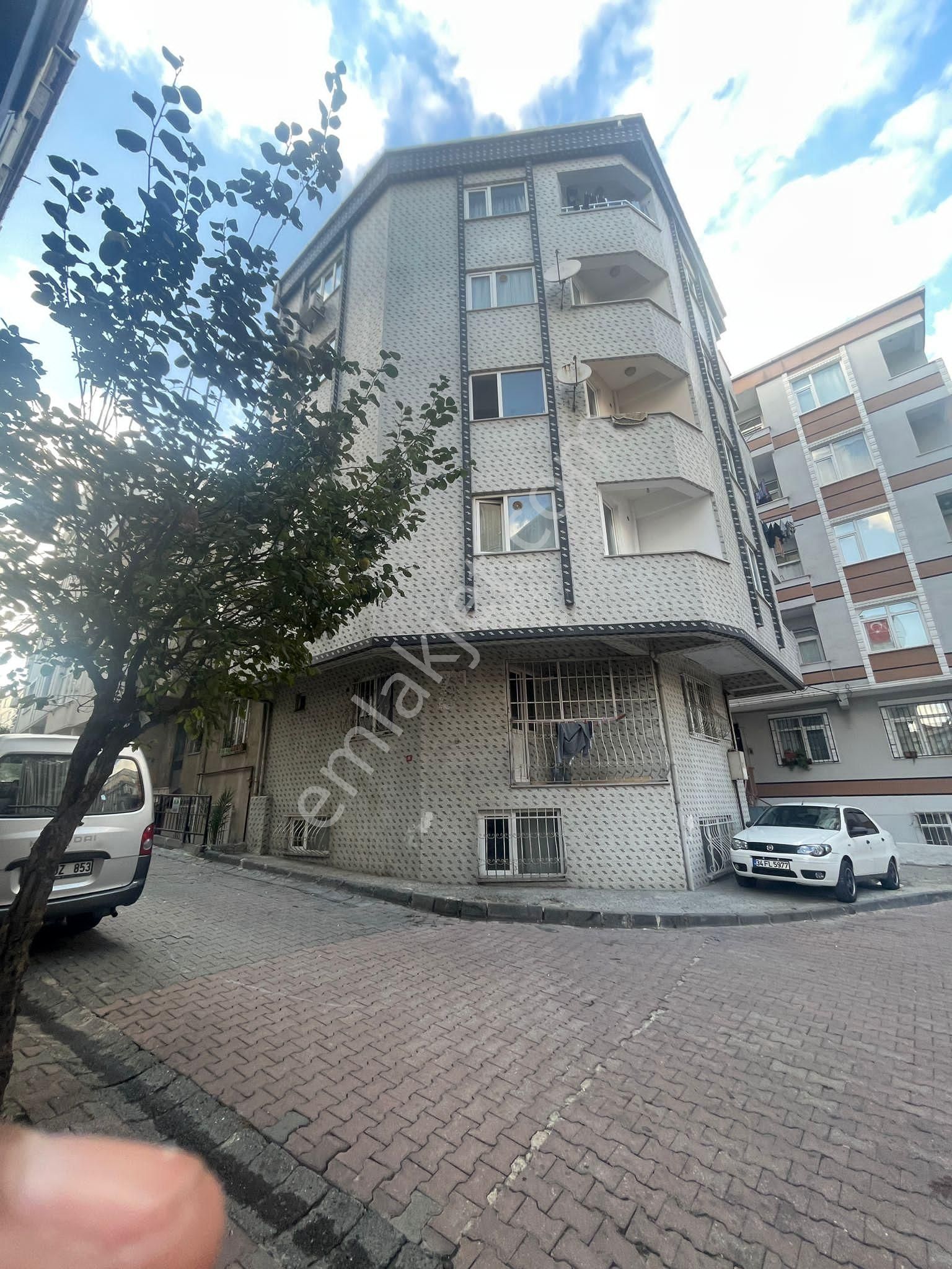 Acil Satılık Daire Ters Dubleks Şirinevler Zafer Mah 3+1