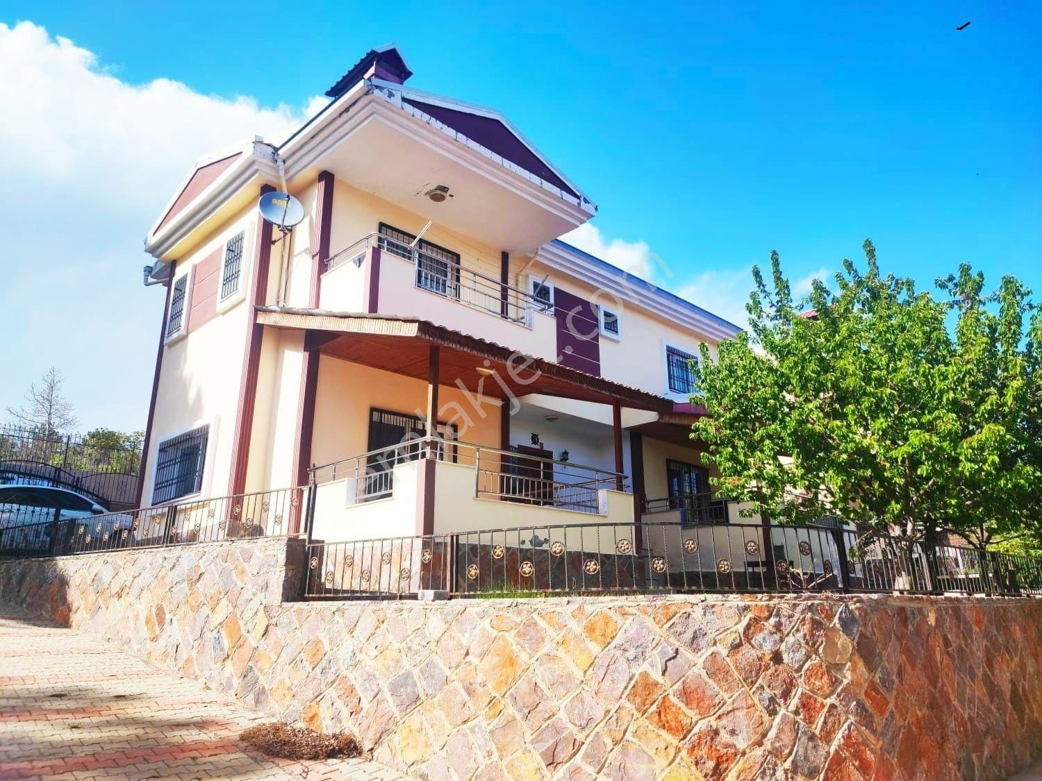 Pozantı Kar Emlaktan Cumhuriyet Mahallesinde Doğa Manzaralı 4+1 Villa