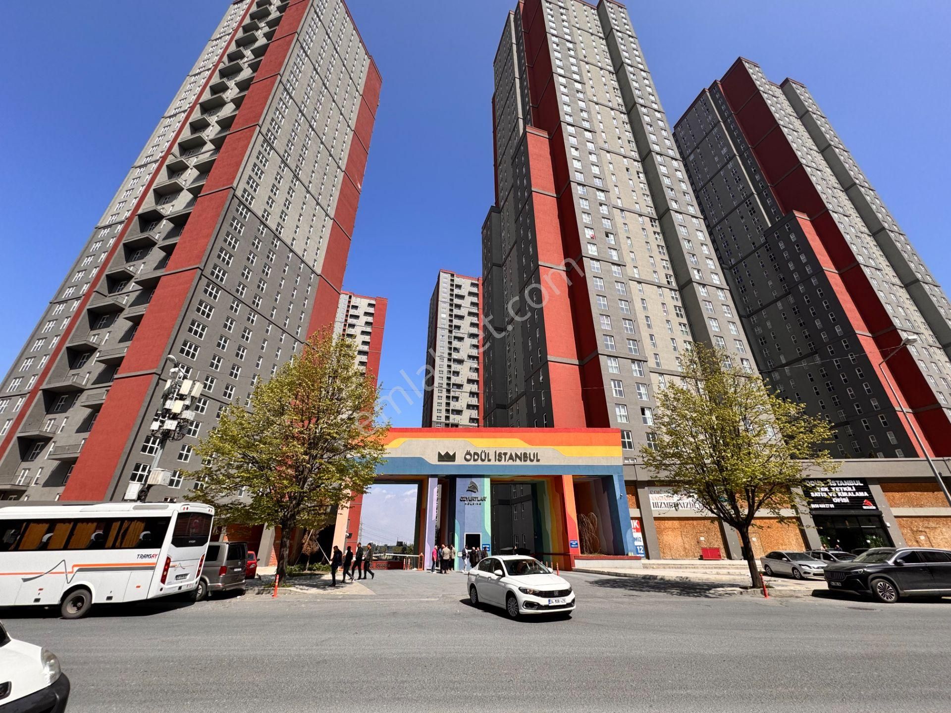 Ödül İstanbul Sitesinde Cadde Cepheli Satılık 1+1 Daire