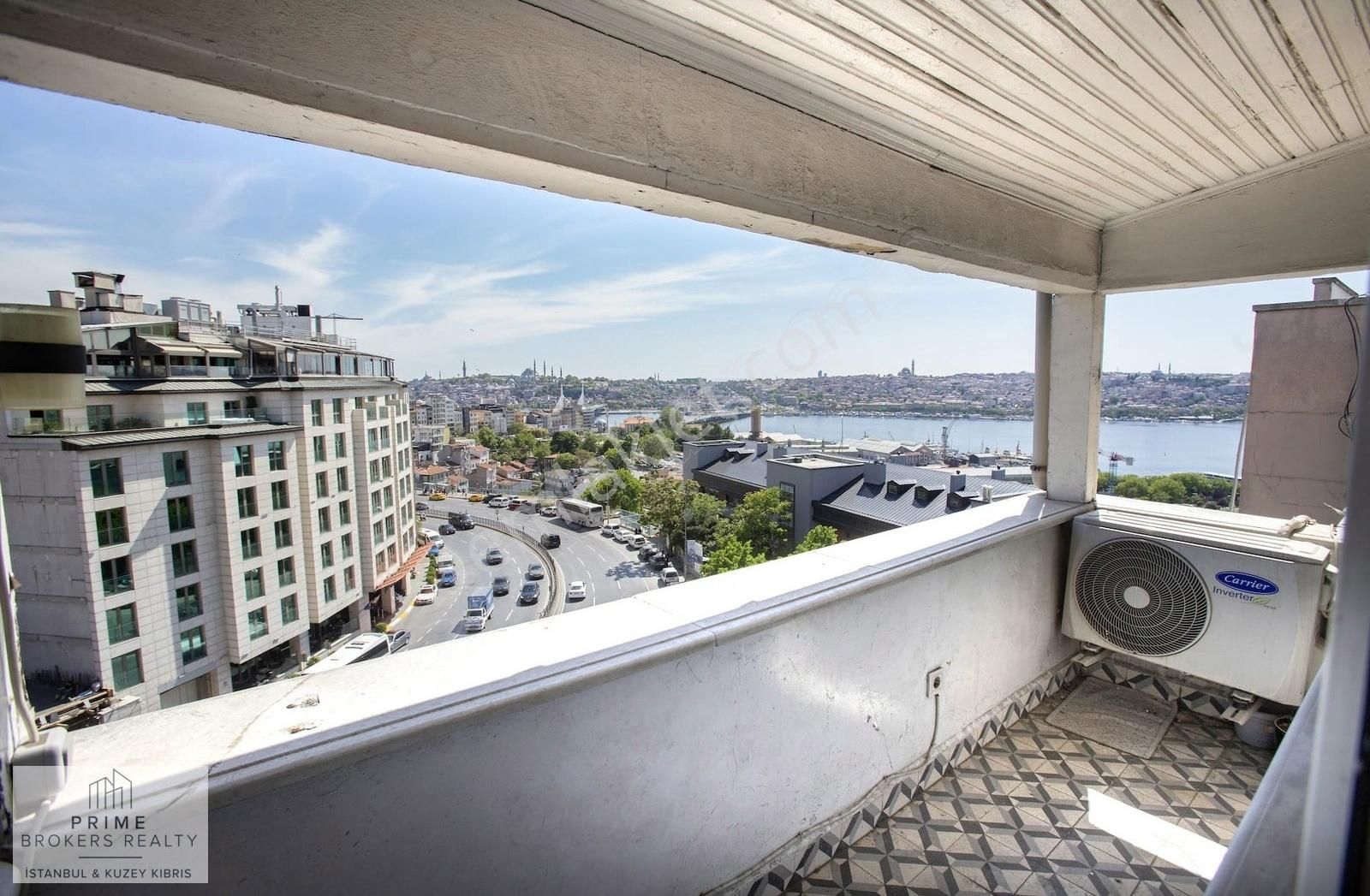 Tarihi Krespi Apartmanı'nda Haliç Manzaralı 4+1 Daire
