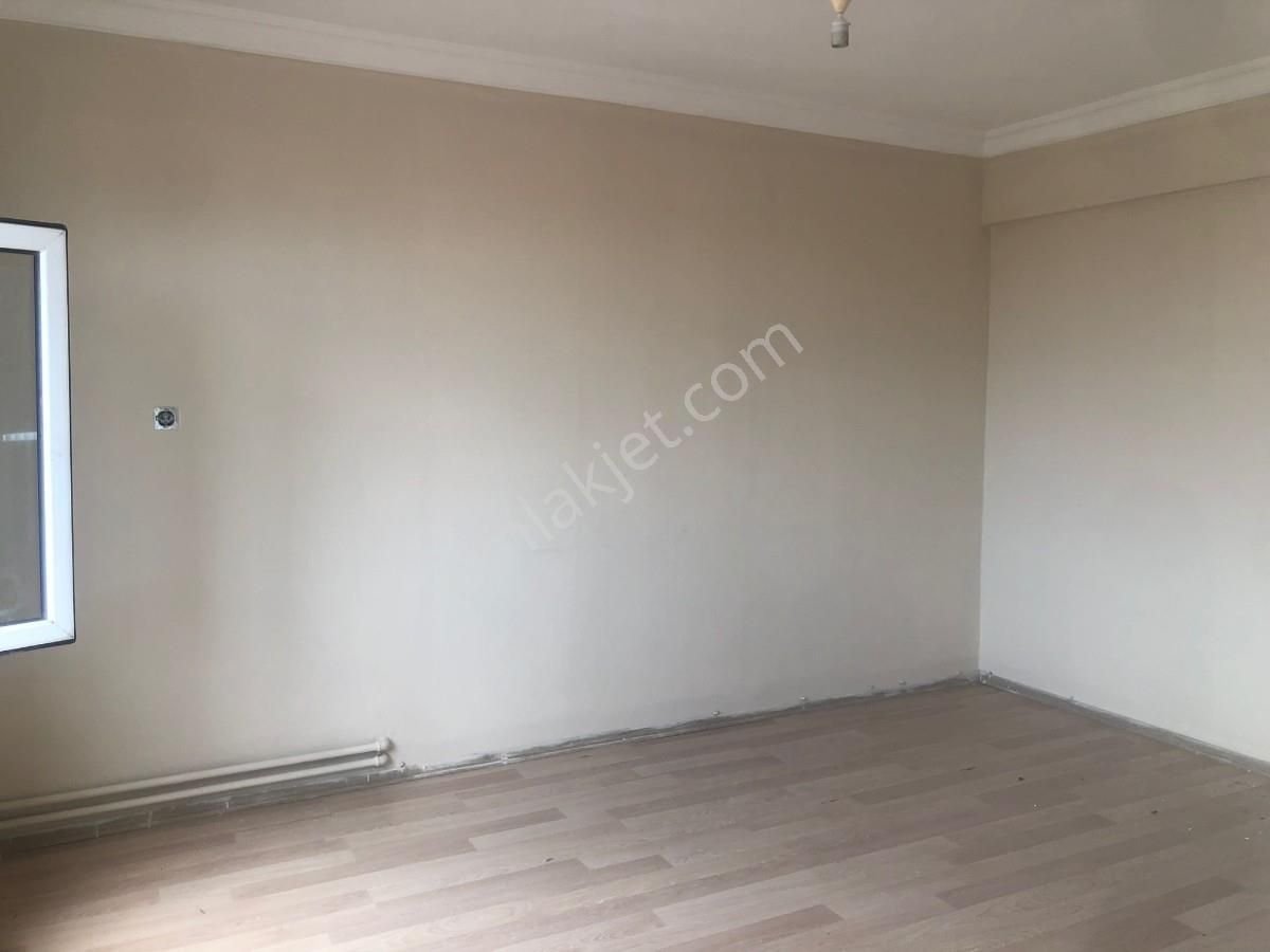 Turyaptan Ünal Ayazma Caddesinde Emaar Avmye Yakın Kiralık 2+1