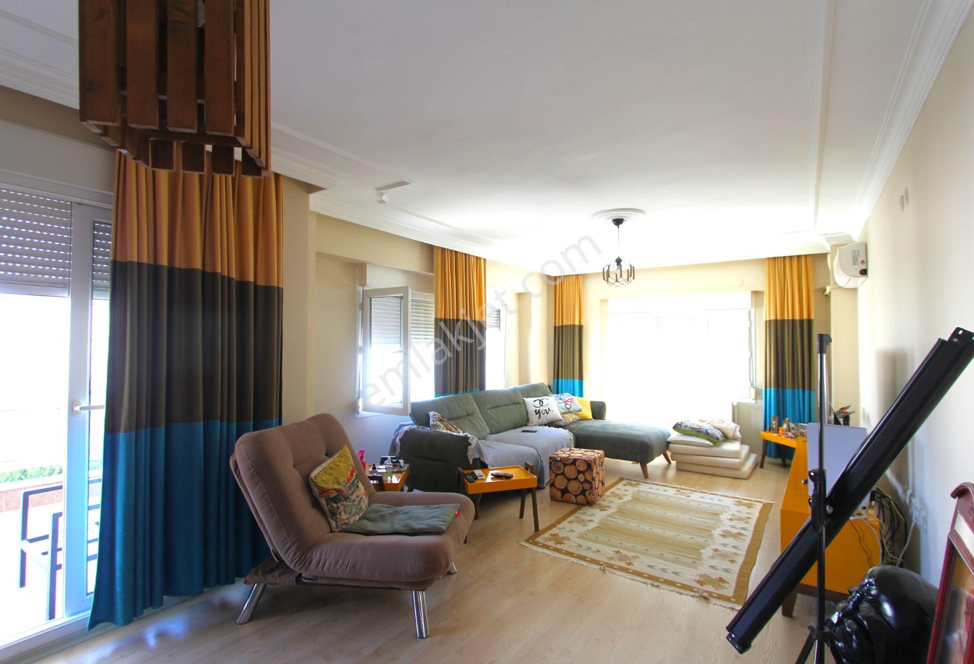 Narlıdere 2. İnönü Mahallesi'nde Site İçi Satılık 3+1 Daire