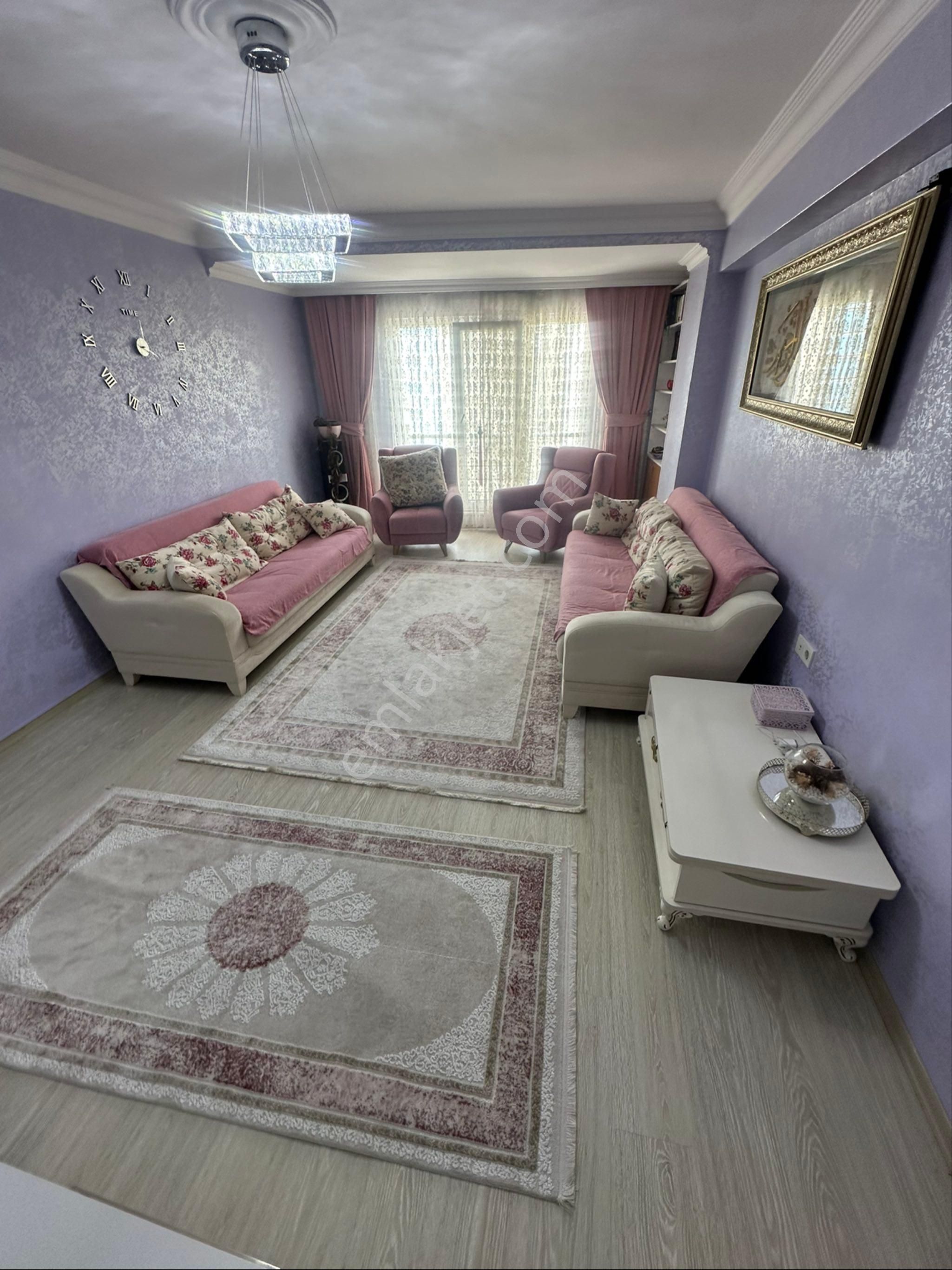 Esenyurt Bağlarçeşme Mah. Meydana Yakın 3+1 Eşyalı Daire