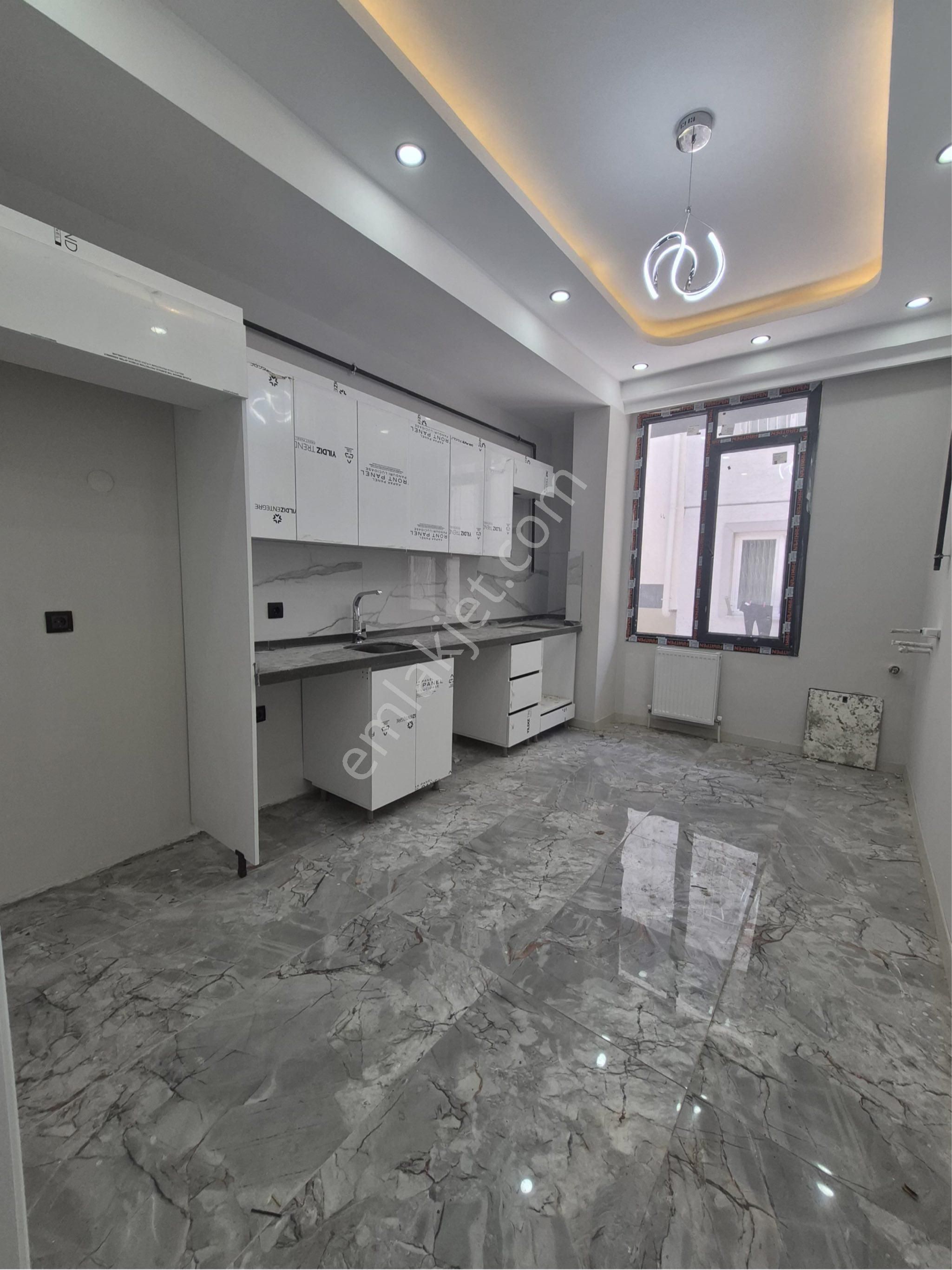 Başakşehir Altınşehir Mahallesinde Satılık 3+1 Bahçekatı