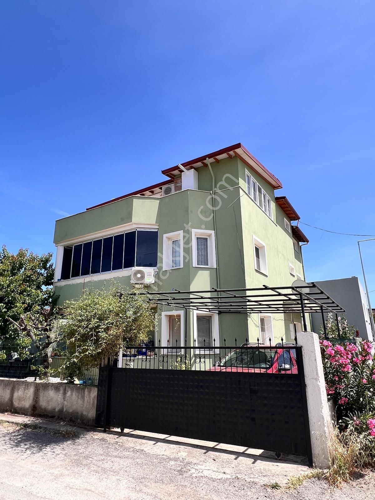 Urla Merkez Lokasyonda Bakımlı Ferah Daire