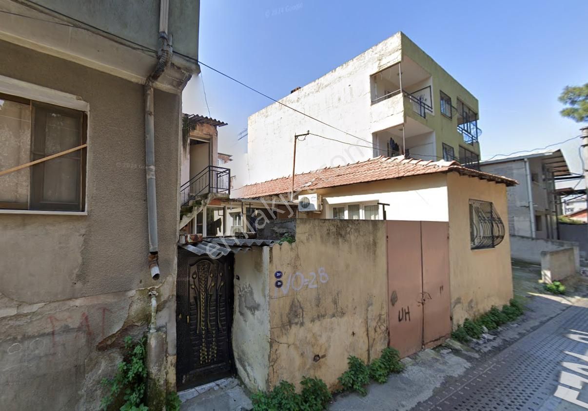 Kw Cobans'dan Bornova Çamdibi’nde 160 M² Uygun Fiyatlı Müstakil Ev – Yenileme Fırsatı!