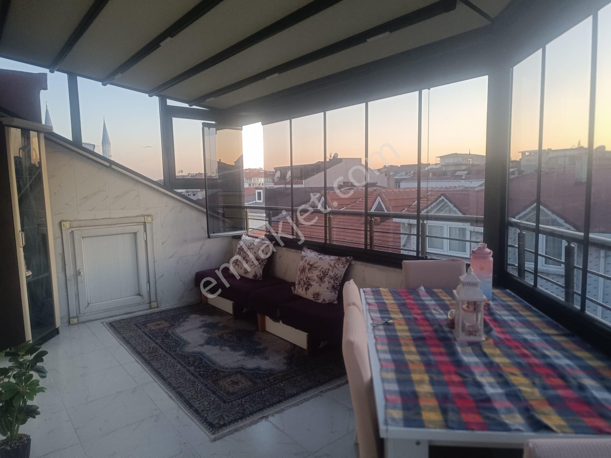 Yeni Binada Full Eşyalı Kiralık 1+1 Daire (bayan Kiracıya Uygundur.)