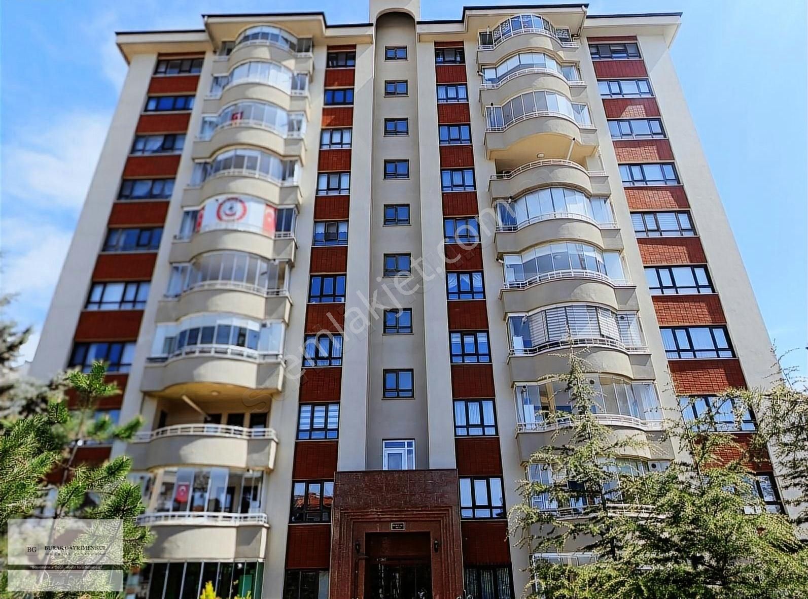 Öğretmenler Caddesinde Sitesinde 180 M Kap Garajlı Kupon Mülk