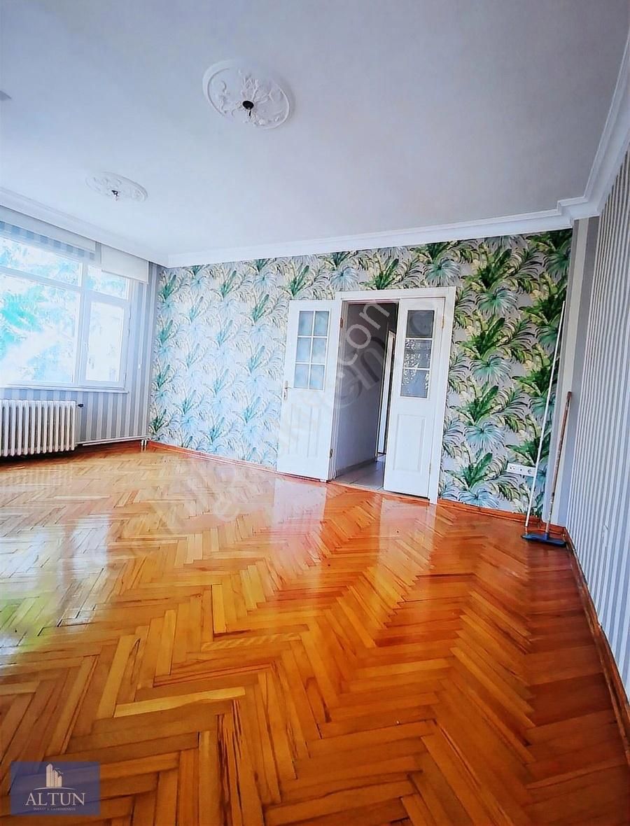 Altun'dan Zuhuratbabada 3+1 115m2 2.kat Metrobüs Hastane 10 Dk