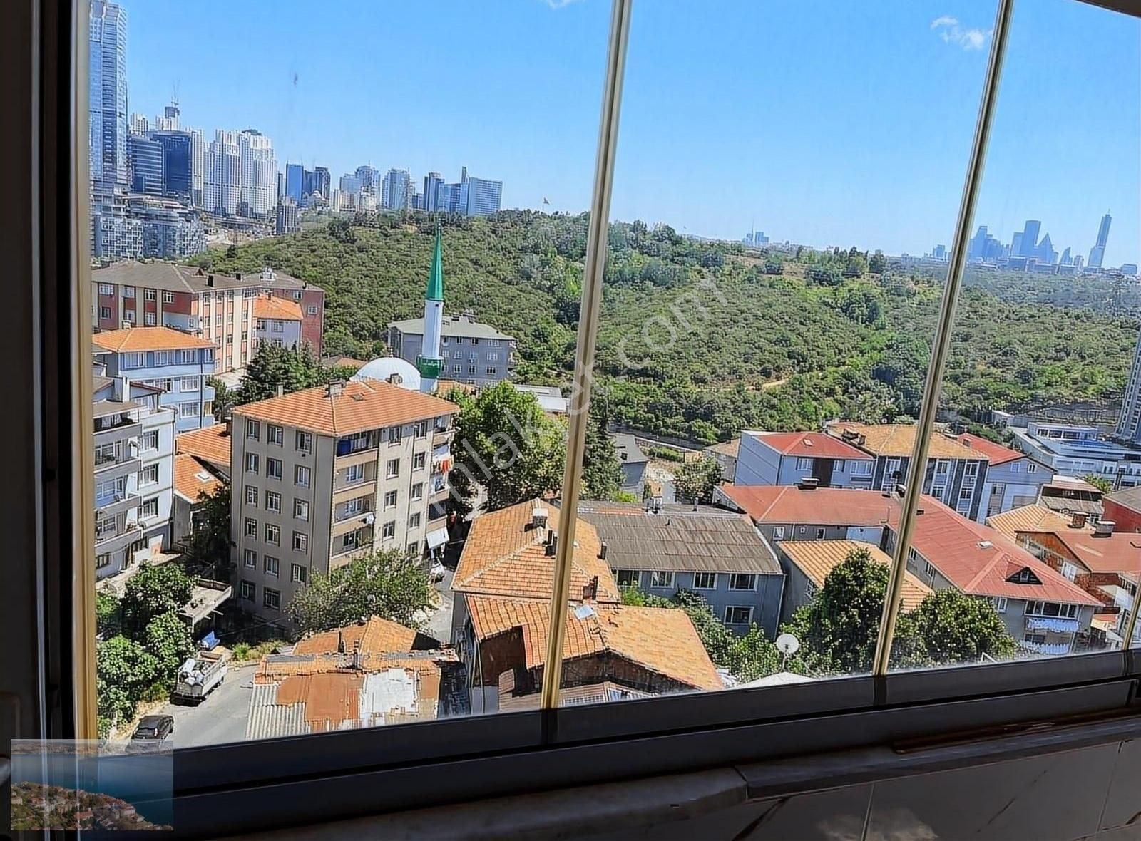Ayazağa'da Asansörlü Binada Tadilatlı 3+1 Eşyalı Kiralık Daire