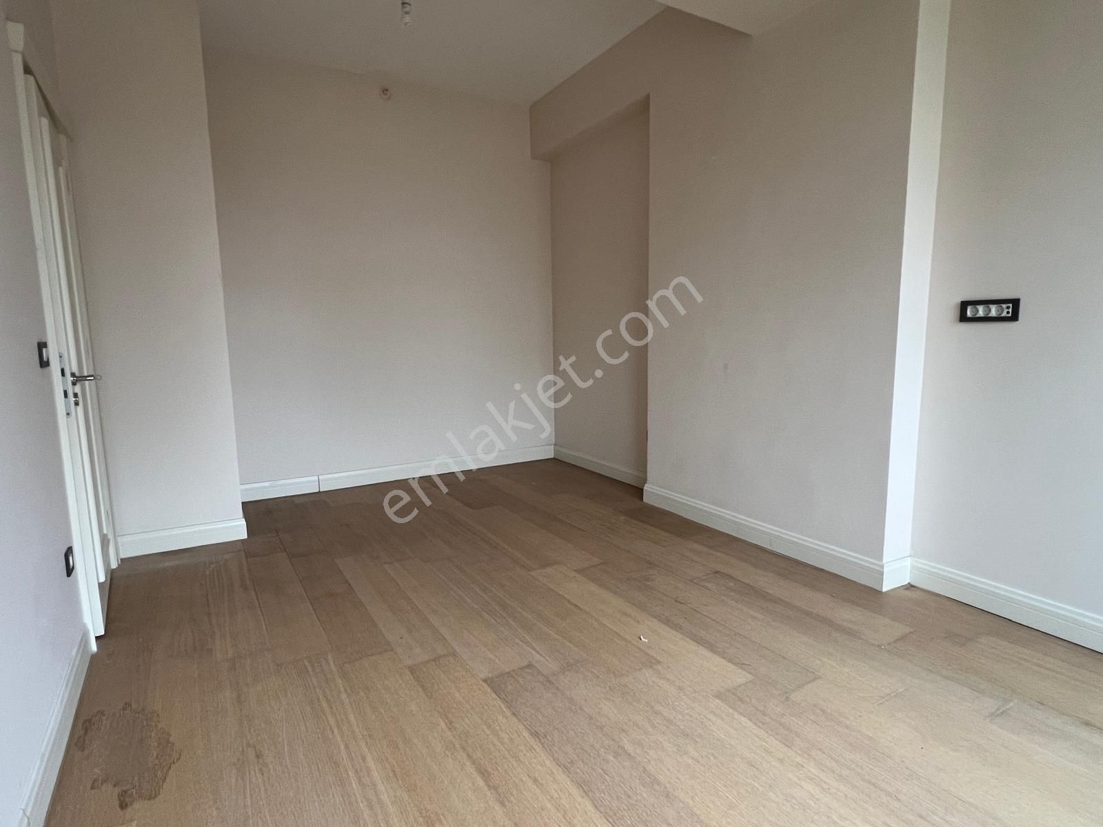 Kiptaş Venezia Mega'da Satılık 1+1 Avm Mnz. Boş Oturuma Hazır Daire - Görsel 8