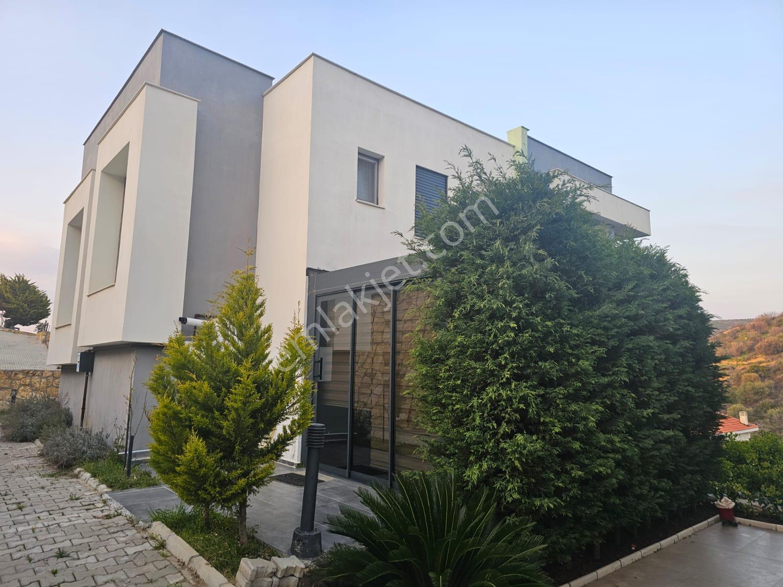 Yeni Foça'da Satılık 4+1 Villa - Görsel 2