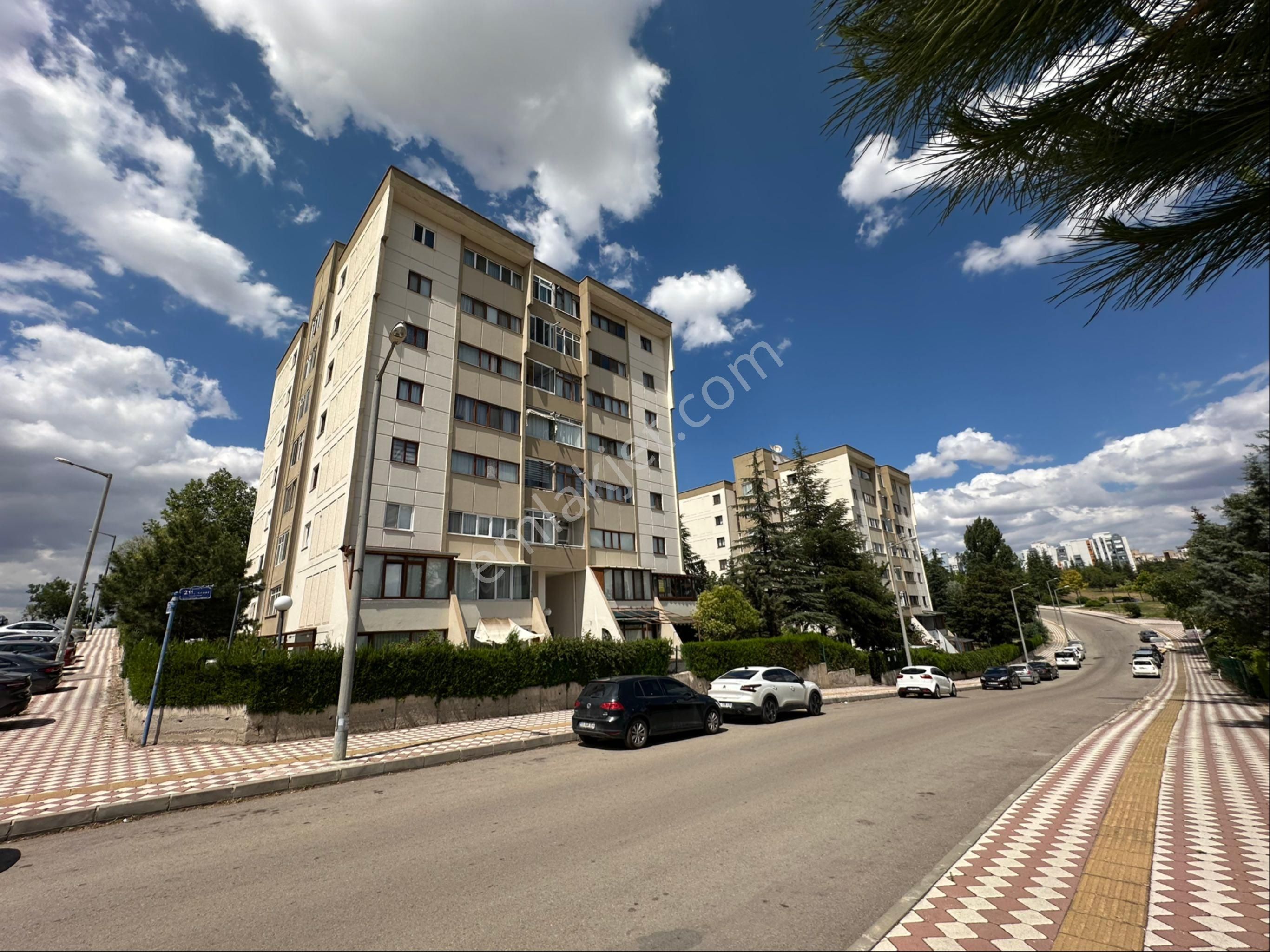 Eryaman Tunahan Mahallesi Haznedaroğlu Sitesinde Satılık Daire