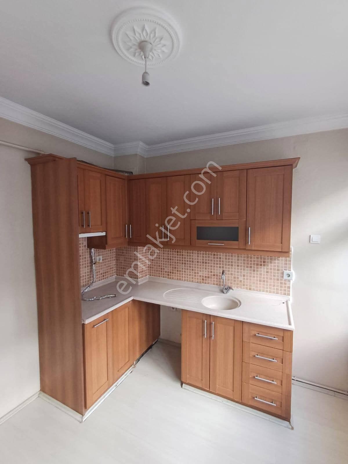 Samsun İlkadım Rasathane Mahallesi'nde Cadde Üzerinde 2+1 Satılık Daire