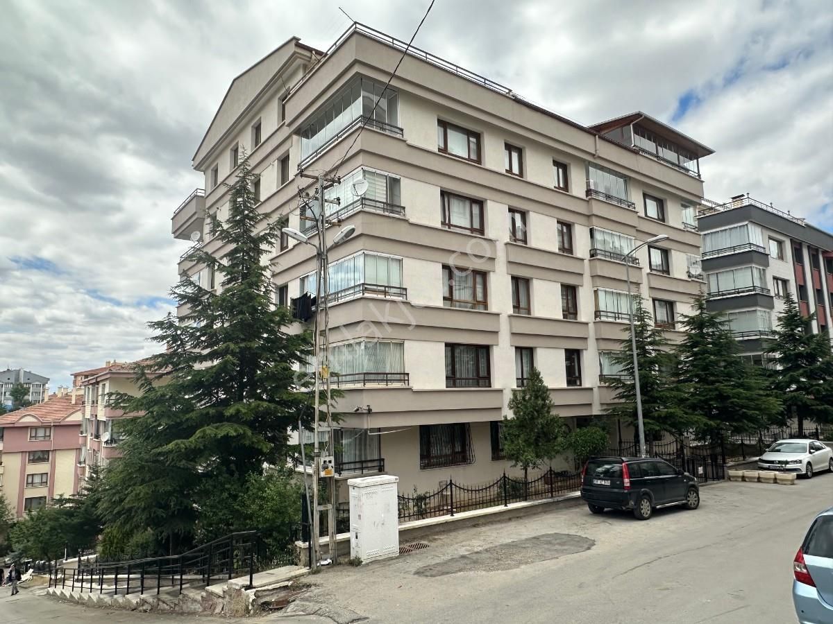 Turyaptan Kabil Cad. Adım Mesafede Satılık 3+1 Daire
