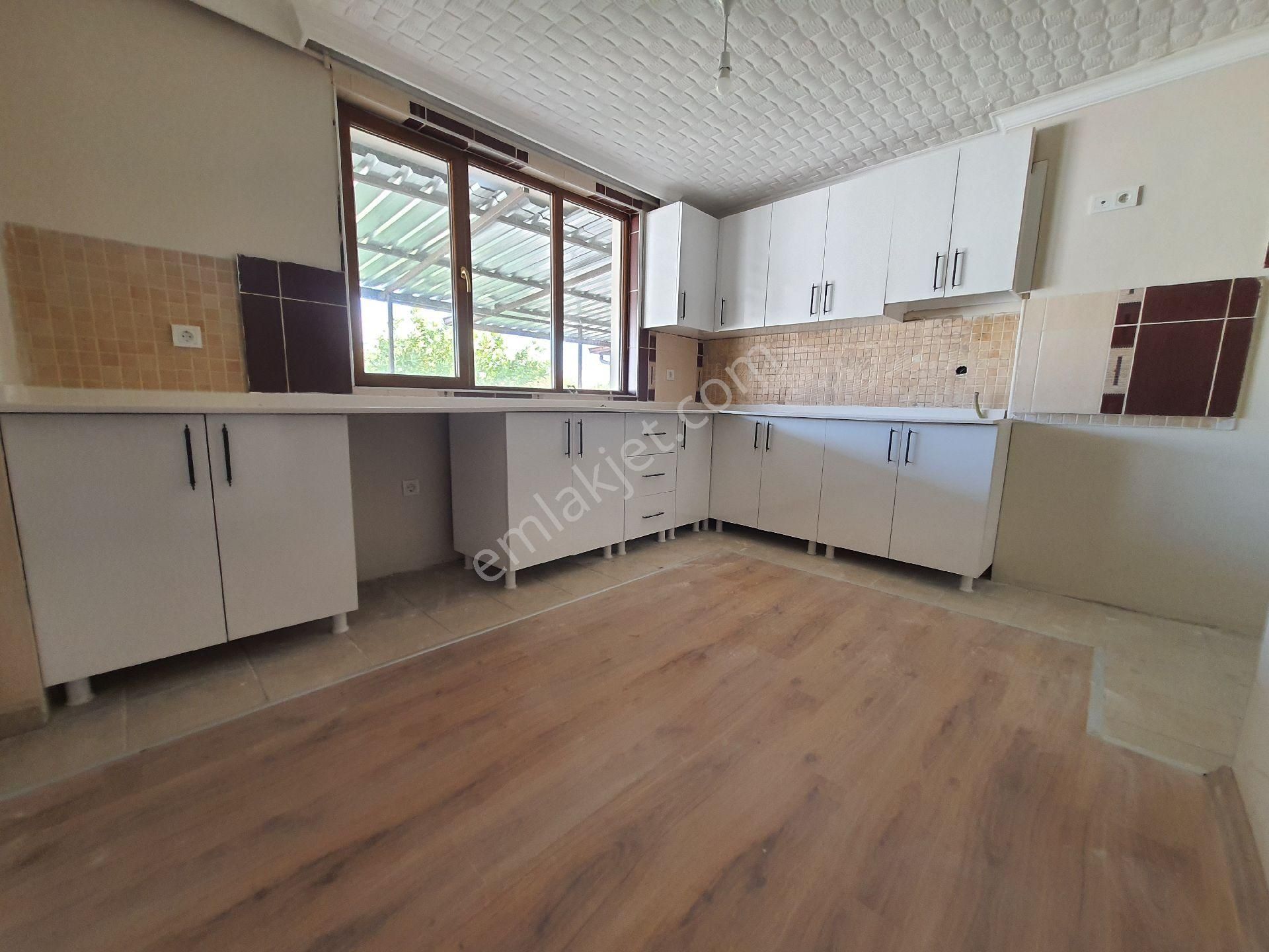 Cadde Üzeri Güney Cp Giyinme Odalı Çift Banyolu Yapılı 150m Teraslı 3.5+1