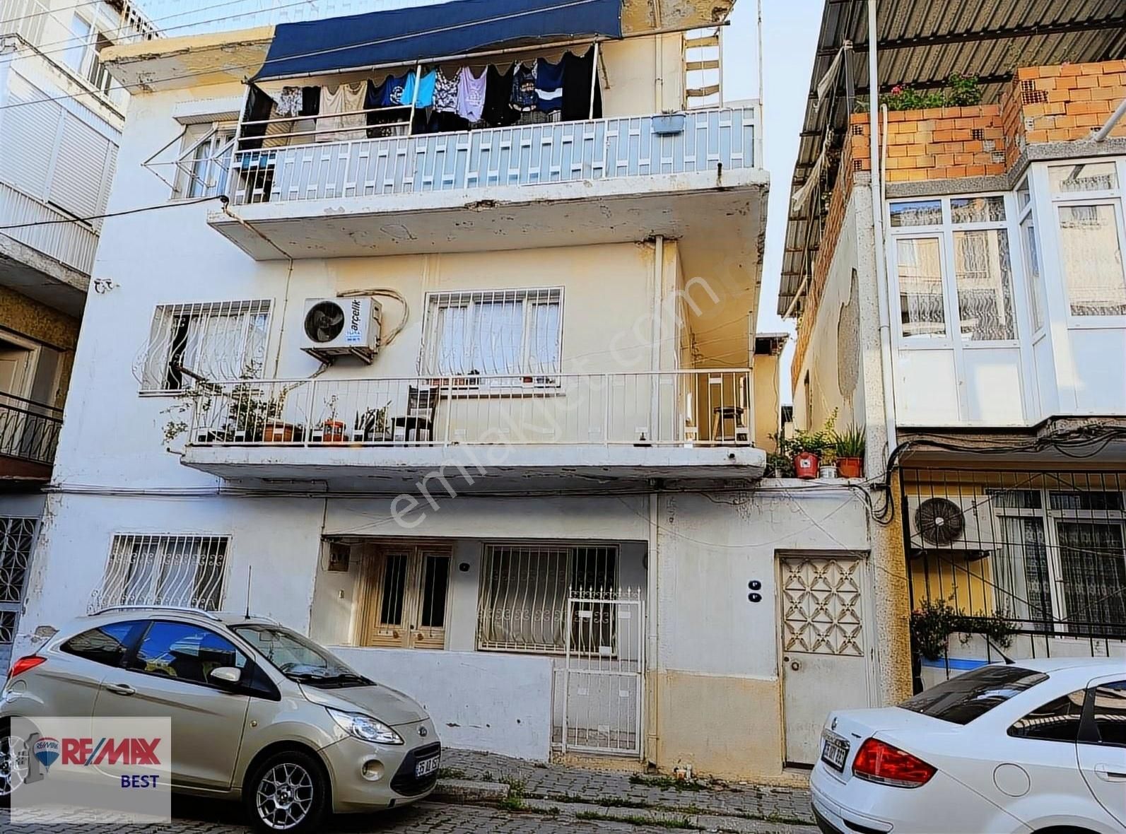 Tepekule'de 3 Katlı Satılık Ev...