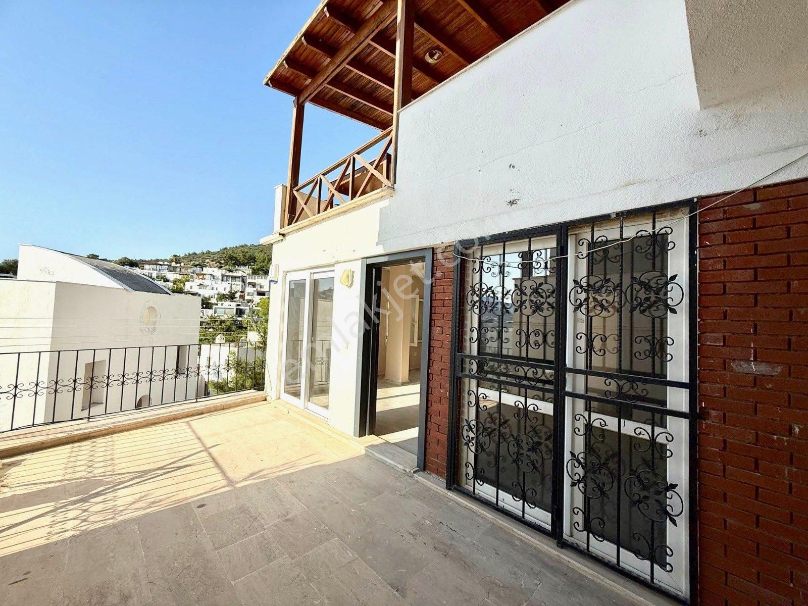 Kumbahçede Kiralık Bahçekatı Daire Merkeze Yakın Denize Yakın Ev