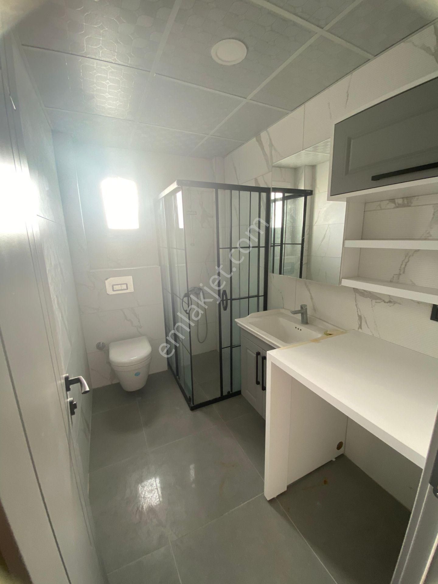 Kuşadası Okullar Bölgesi Satılık 1+1 Doğalgazlı Daire
