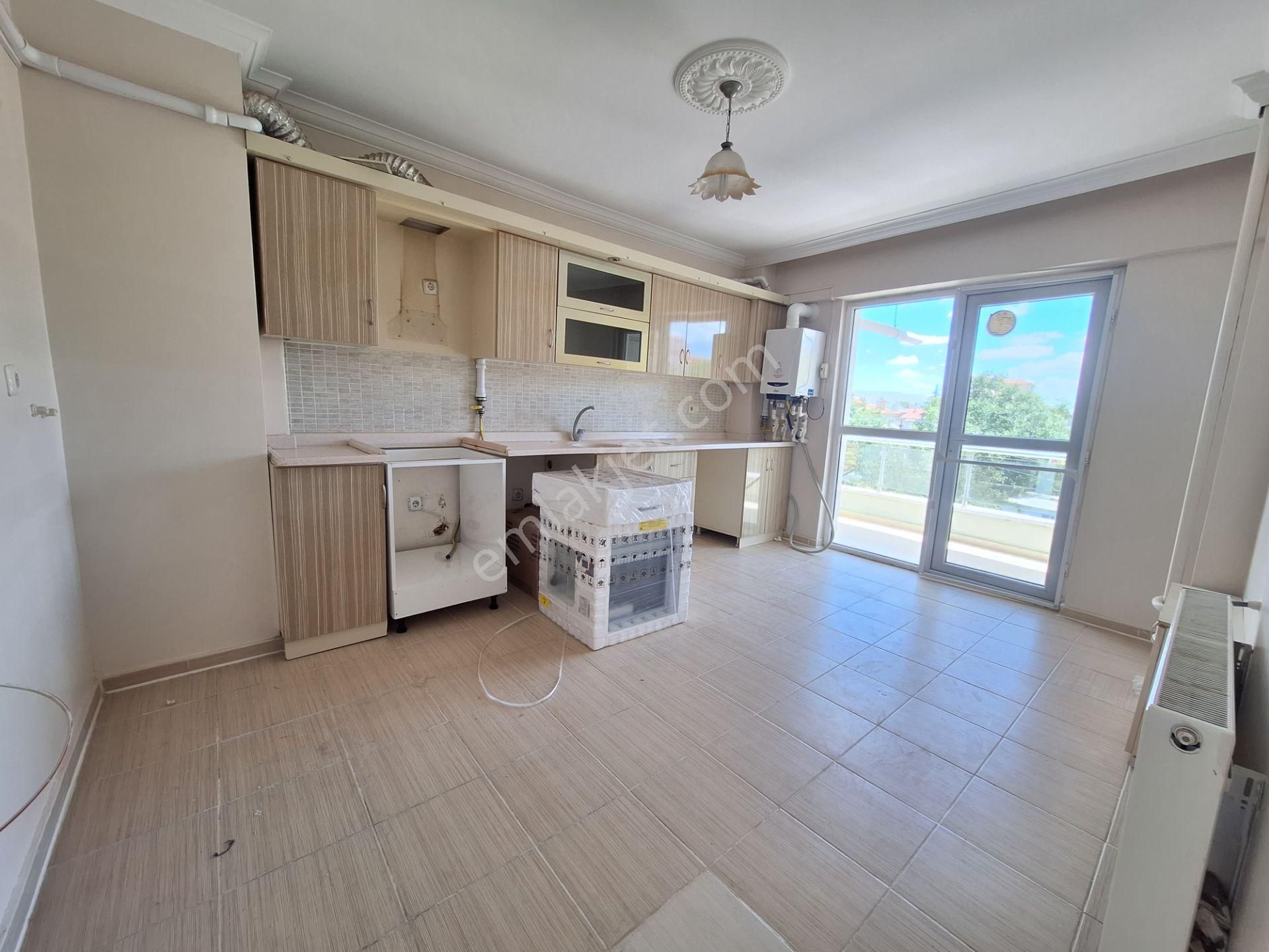 Yaman'dan Bolvadin İhsaniye Mah. 3+1 Kiralık Daire
