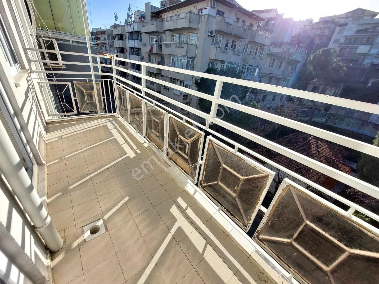 Kuşadası Merkezde Arakat 2+1 Kiralık Daire - Görsel 19