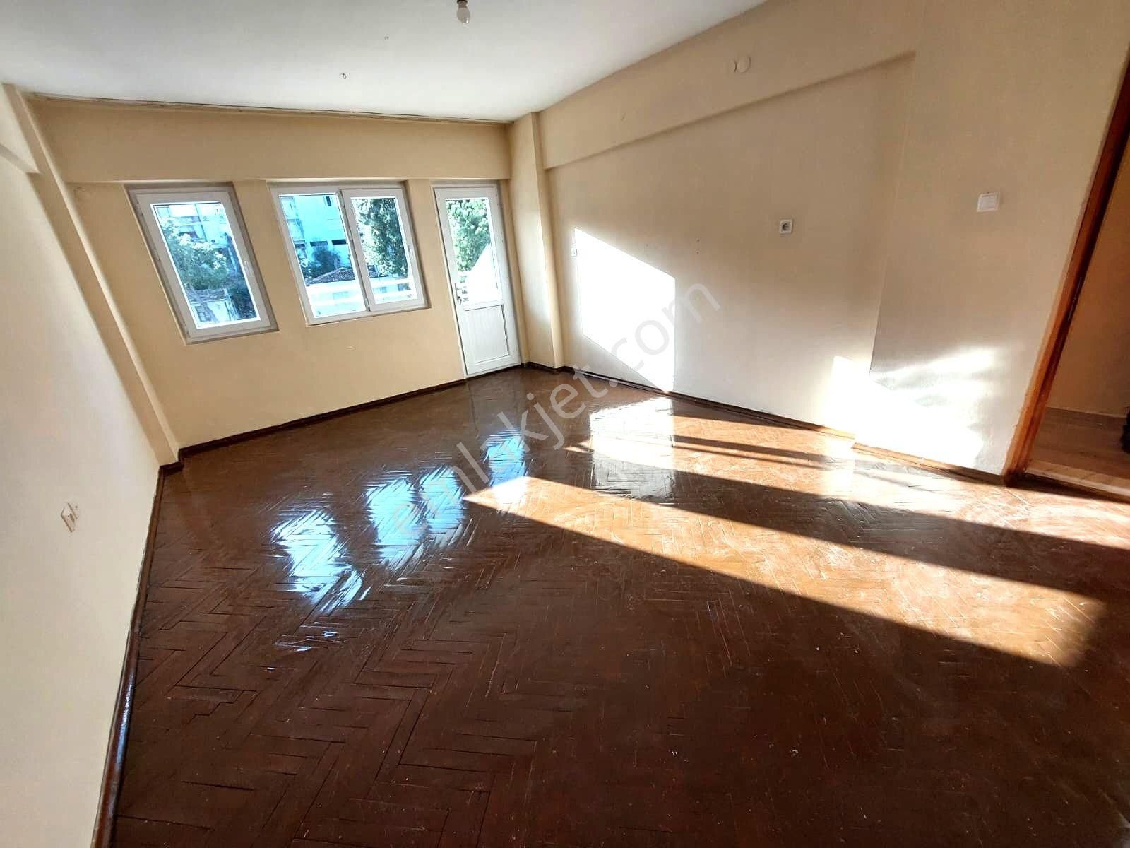 Kuşadası Merkezde Arakat 2+1 Kiralık Daire - Görsel 4