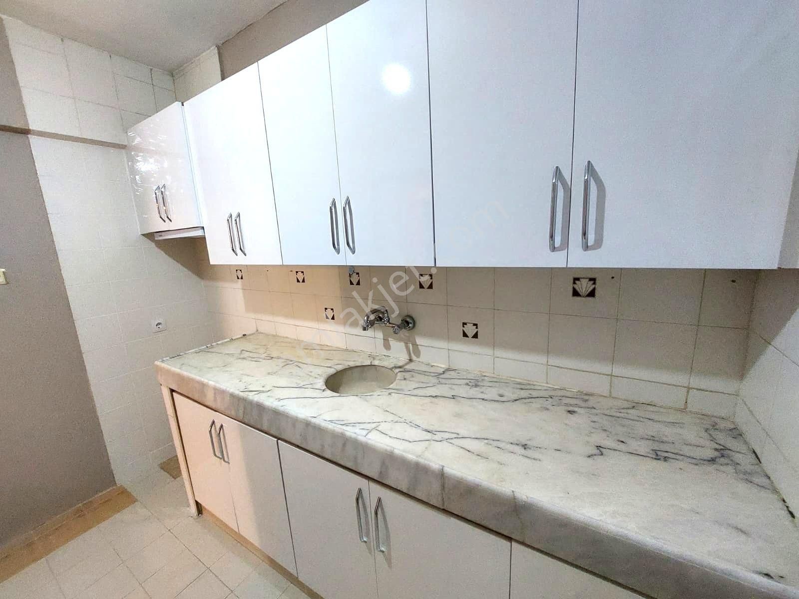 Kuşadası Merkezde Arakat 2+1 Kiralık Daire - Görsel 6