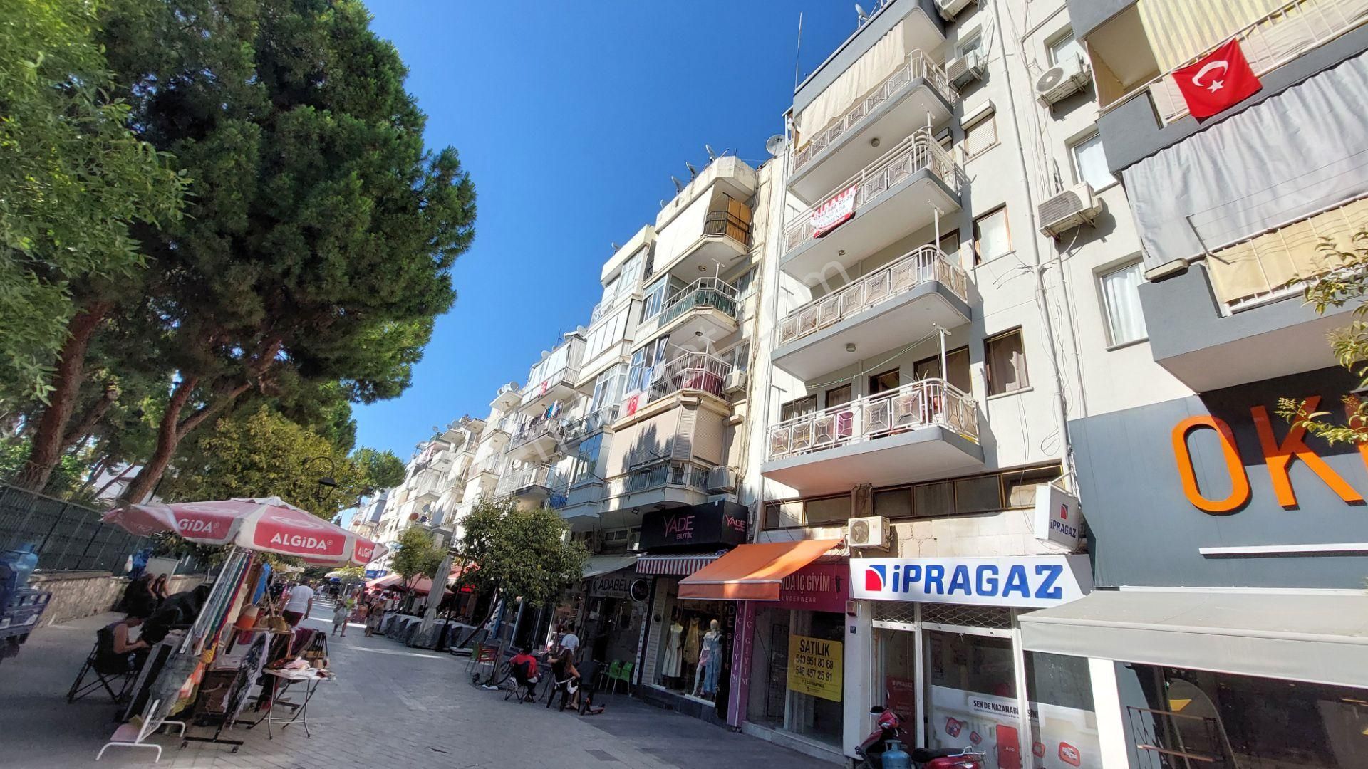 Kuşadası Merkezde Arakat 2+1 Kiralık Daire