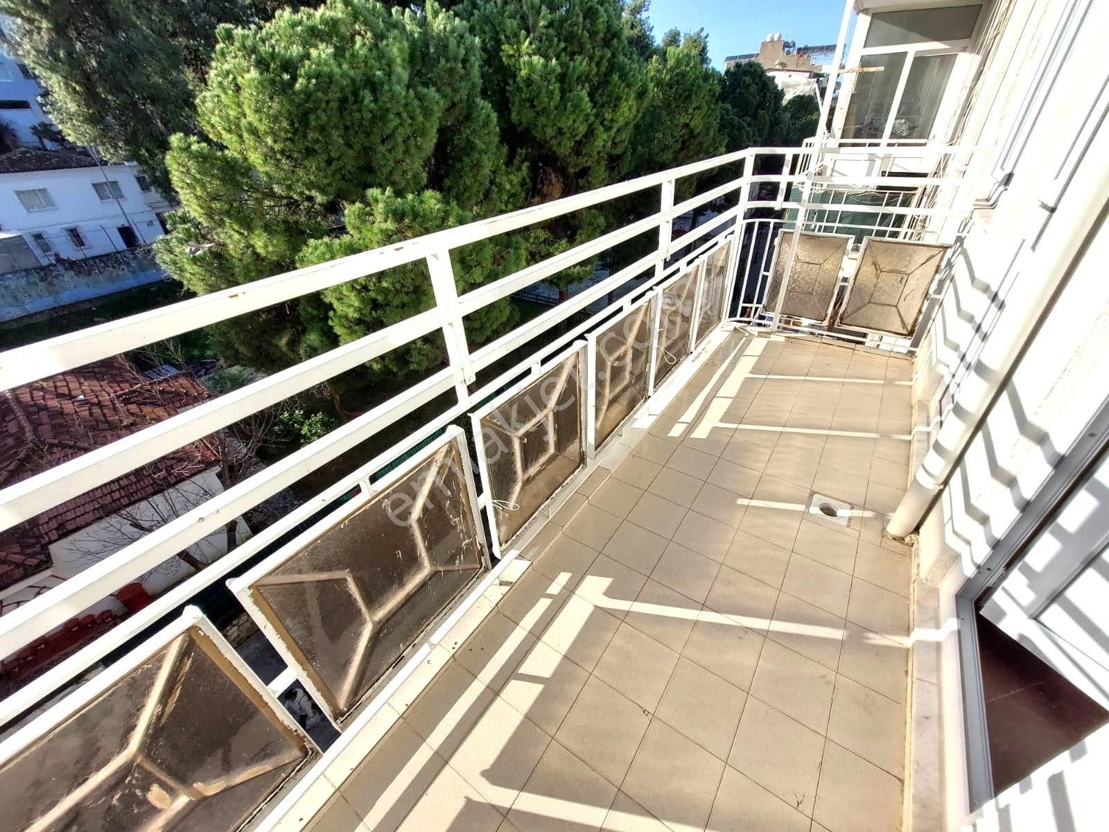 Kuşadası Merkezde Arakat 2+1 Kiralık Daire - Görsel 17