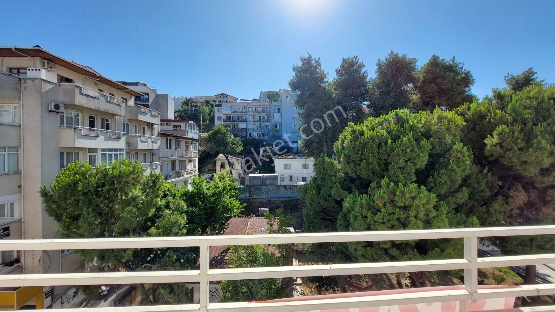 Kuşadası Merkezde Arakat 2+1 Kiralık Daire - Görsel 21