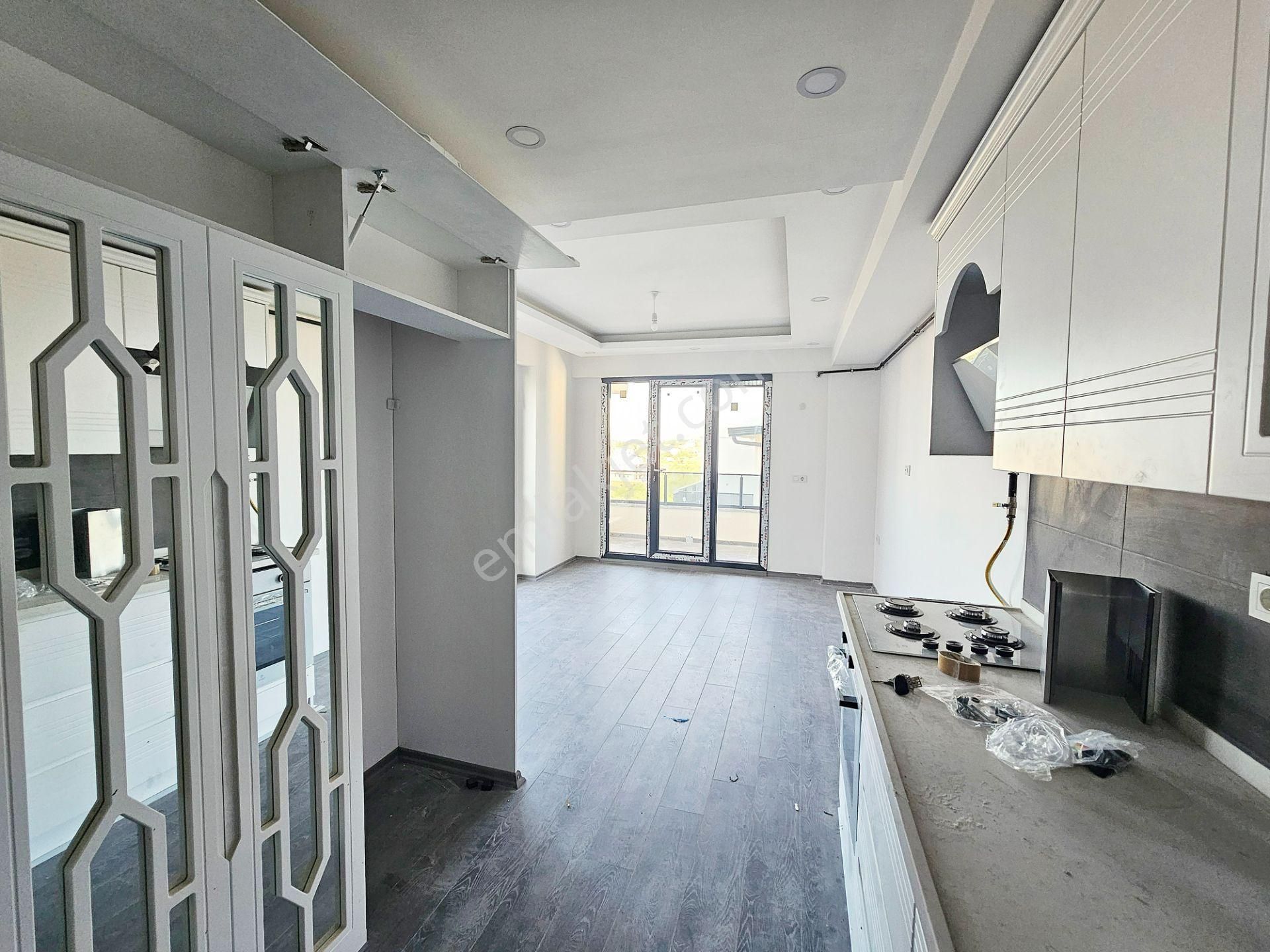 Başiskele Yaylacık Mh.'de Kiralık 1+1 Site İçi Lüks Daire