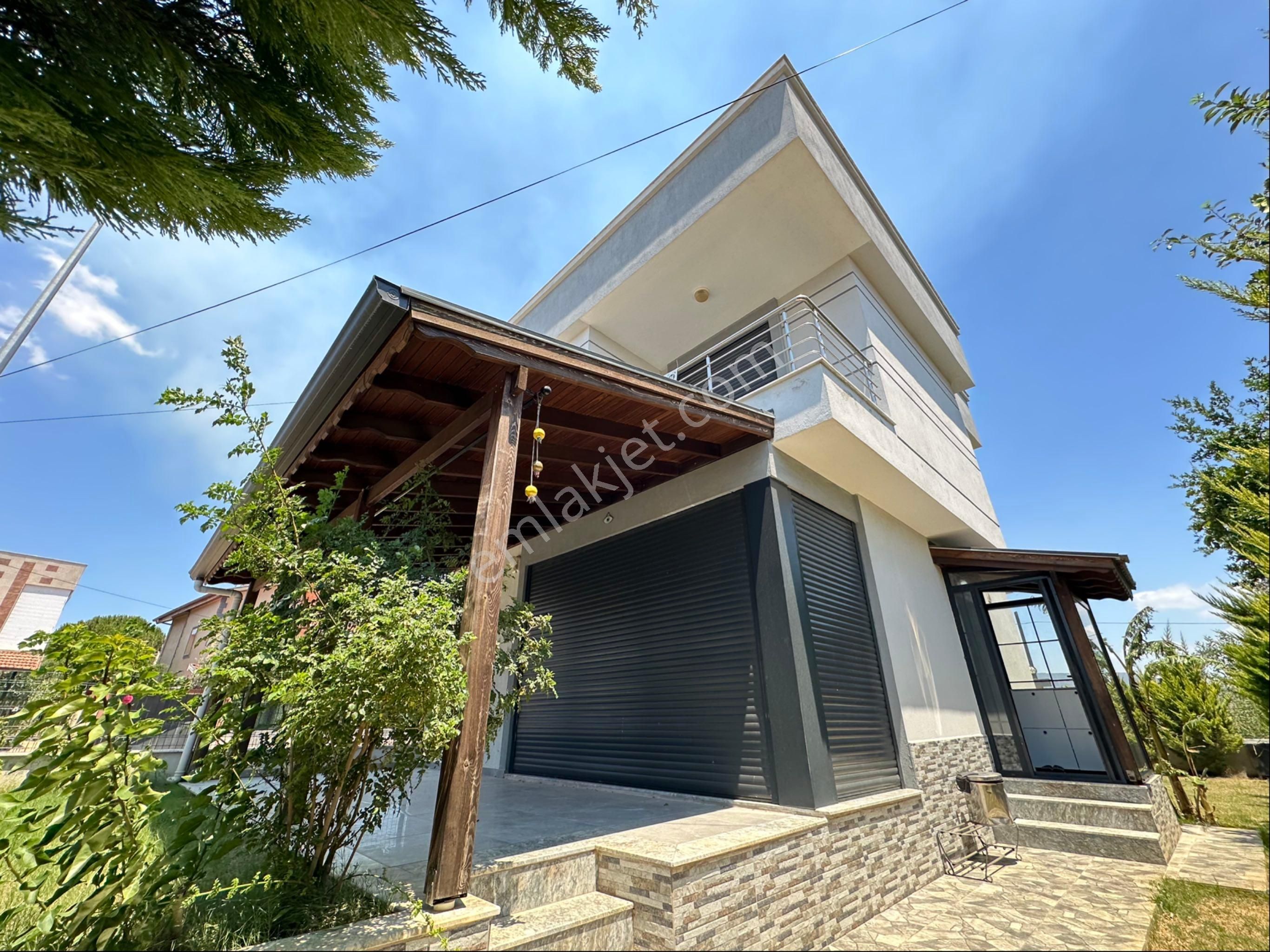 İzmir Seferihisar Doğanbey De Satılık Bahçeli Yazlık 2+1 Müstakil Villa