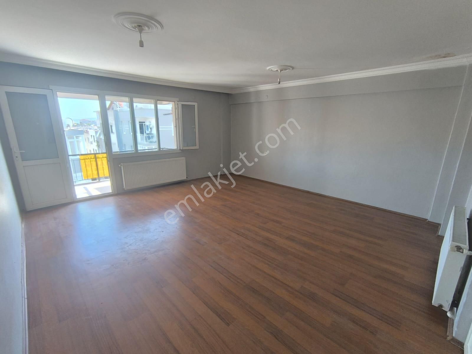 Buca İşçievleri Barış Mah.de 2+1 100m2 Doğalgazlı Balkonlu Kiralık Daire