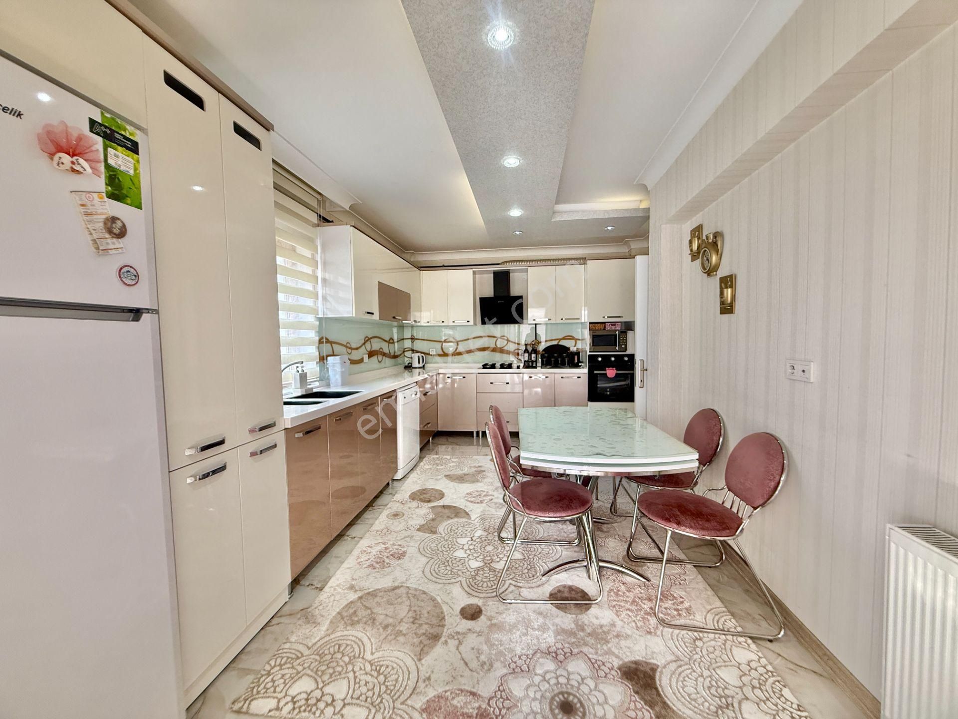 Kalecik Emlak'tan Merkezde Asansörlü Site İçerisinde G.odalı Lüx 4+1