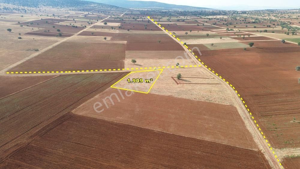 Akören Karahüyük De 1.909 M2 Müstakil Tapulu Tarla