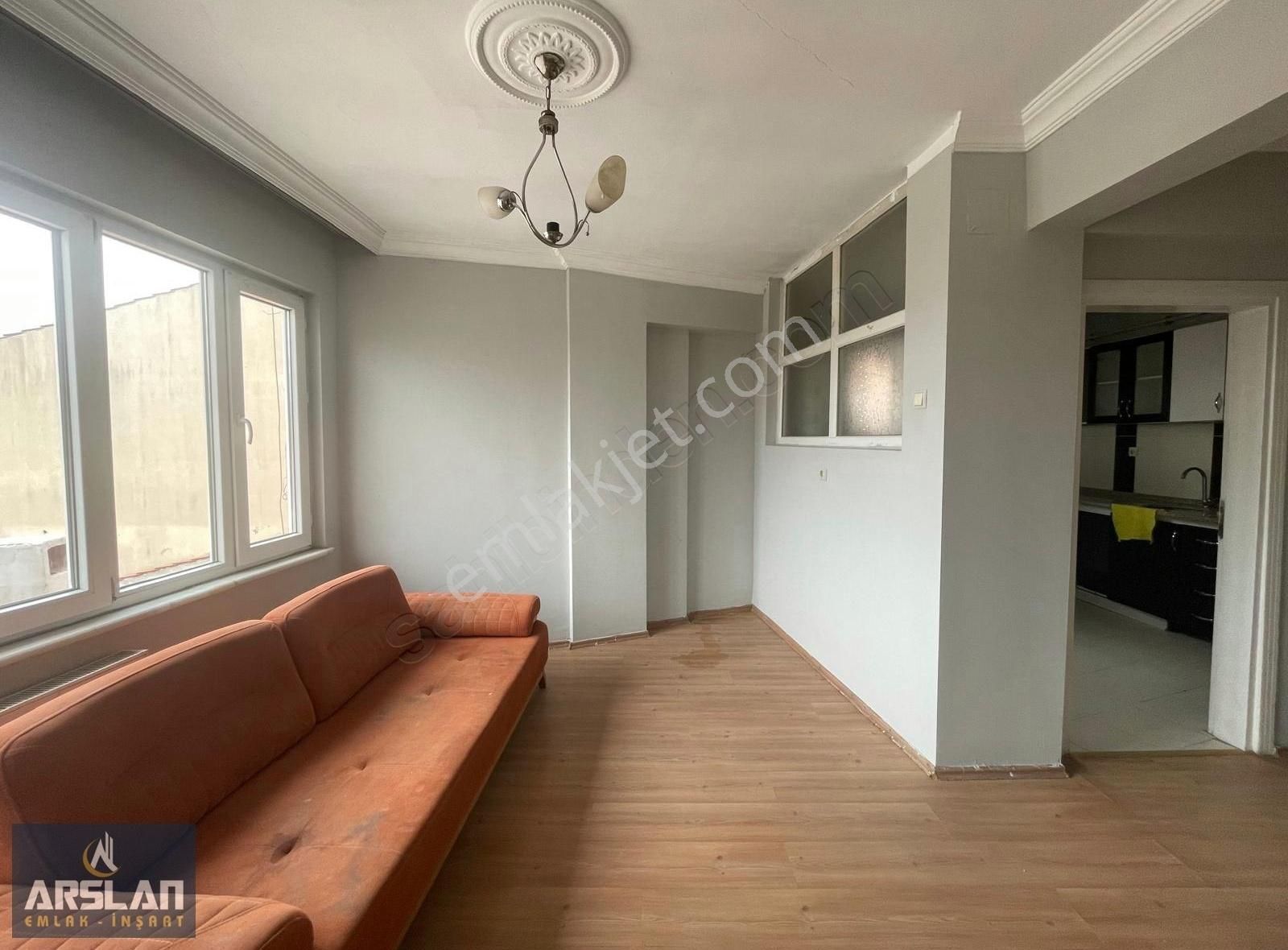 Arslan Emlak'tan İnegöl Cuma Mahallesinde Kiralık 2+1 Daire