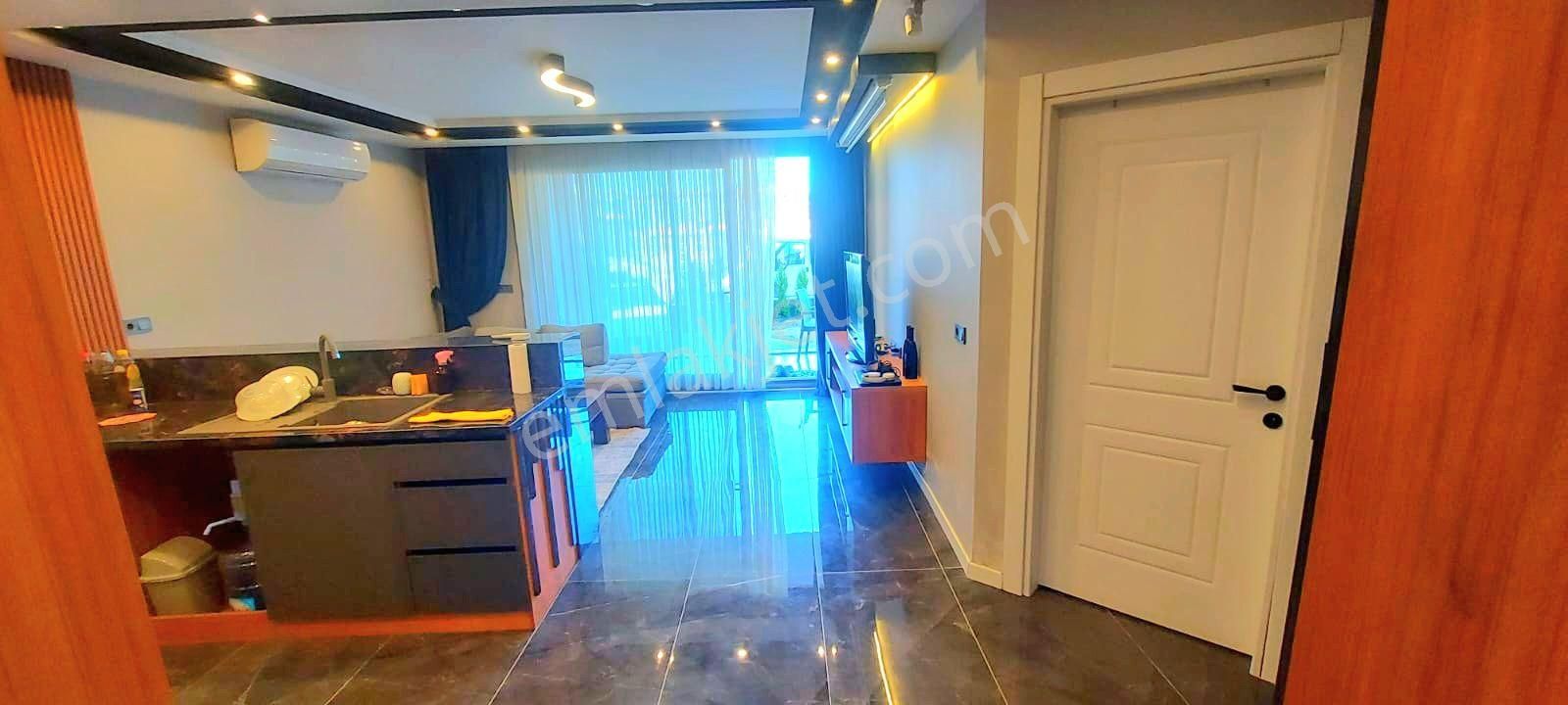 Kuşadası Merkez'de Full Eşyalı Doğalgazlı Bahçeli Çok Geniş 75 M2 1+1 Daire - Görsel 10