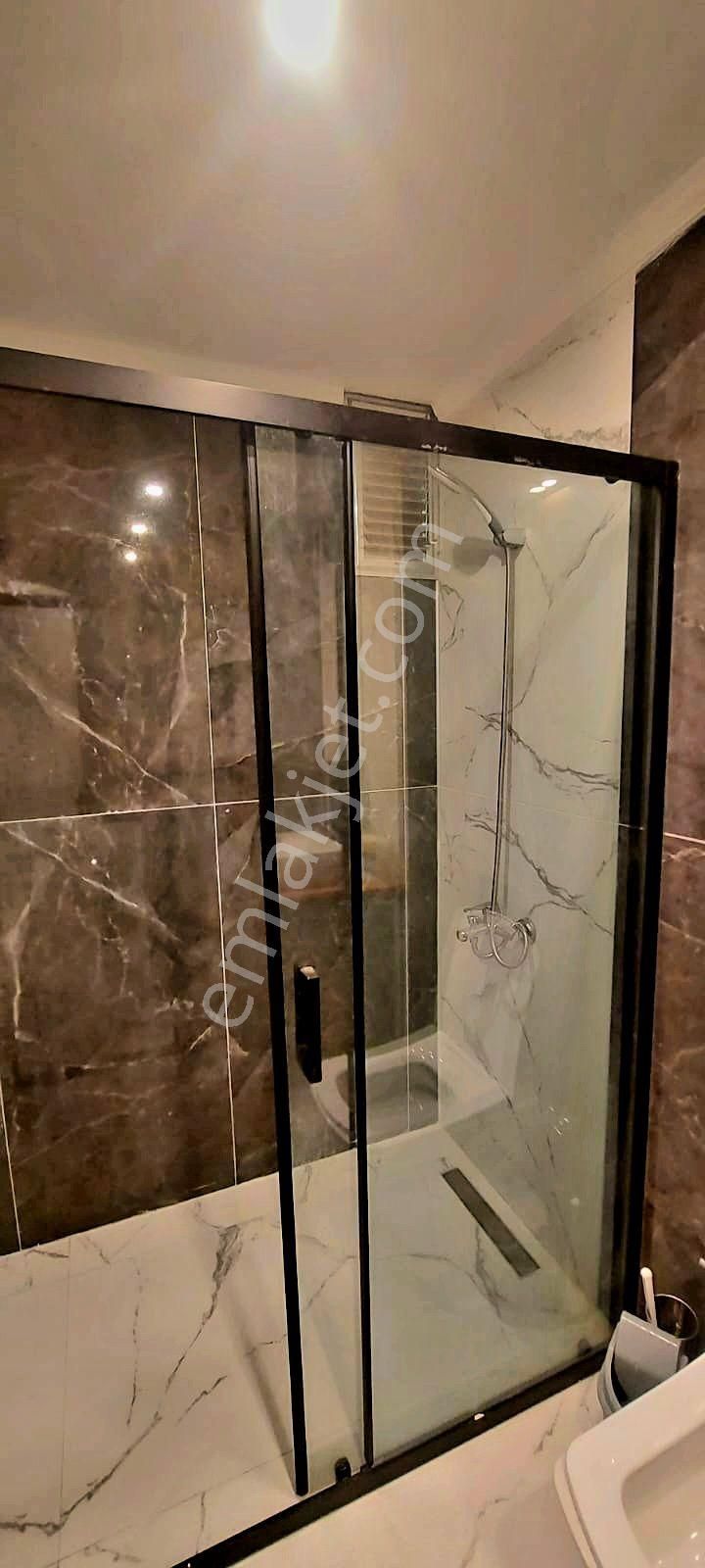 Kuşadası Merkez'de Full Eşyalı Doğalgazlı Bahçeli Çok Geniş 75 M2 1+1 Daire - Görsel 8