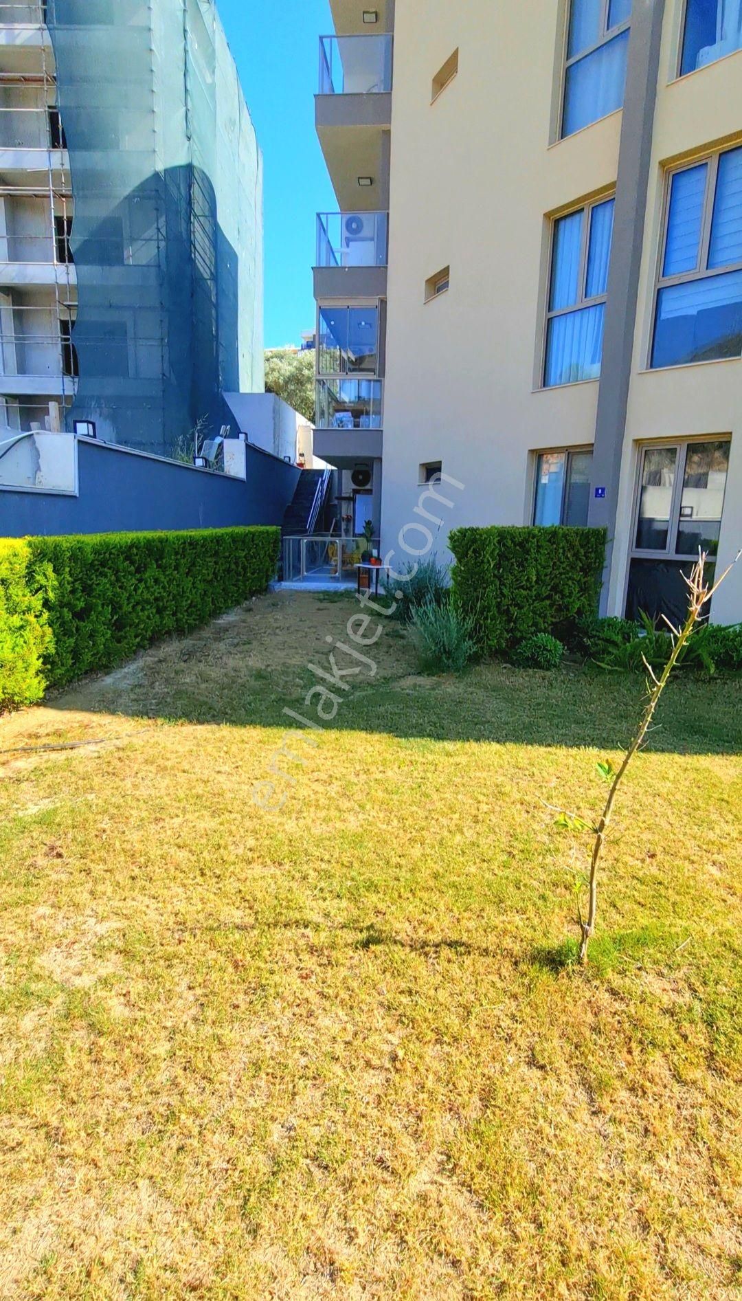 Kuşadası Merkez'de Full Eşyalı Doğalgazlı Bahçeli Çok Geniş 75 M2 1+1 Daire - Görsel 20