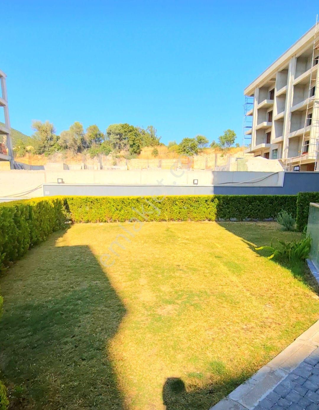 Kuşadası Merkez'de Full Eşyalı Doğalgazlı Bahçeli Çok Geniş 75 M2 1+1 Daire - Görsel 19