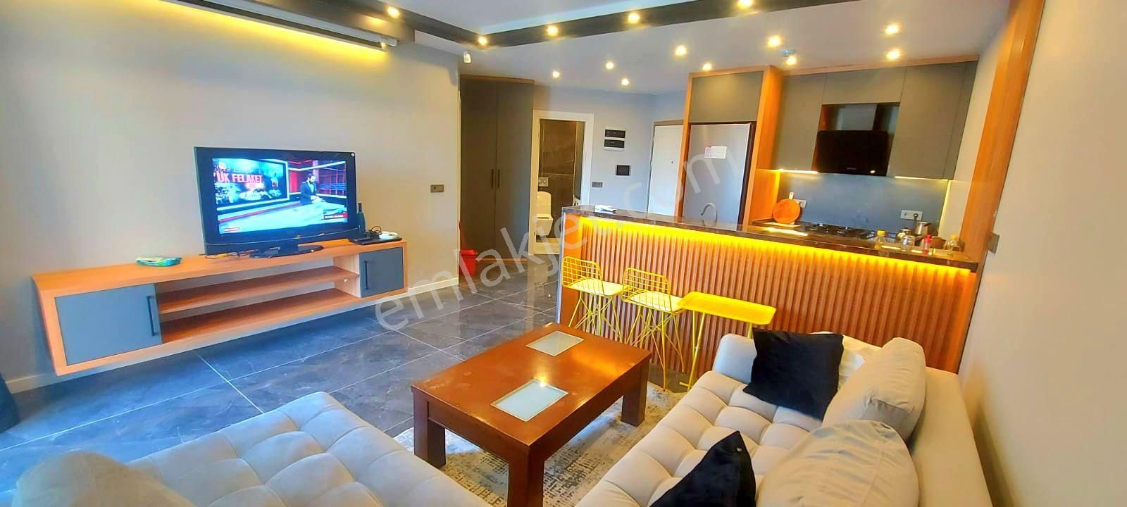 Kuşadası Merkez'de Full Eşyalı Doğalgazlı Bahçeli Çok Geniş 75 M2 1+1 Daire - Görsel 5